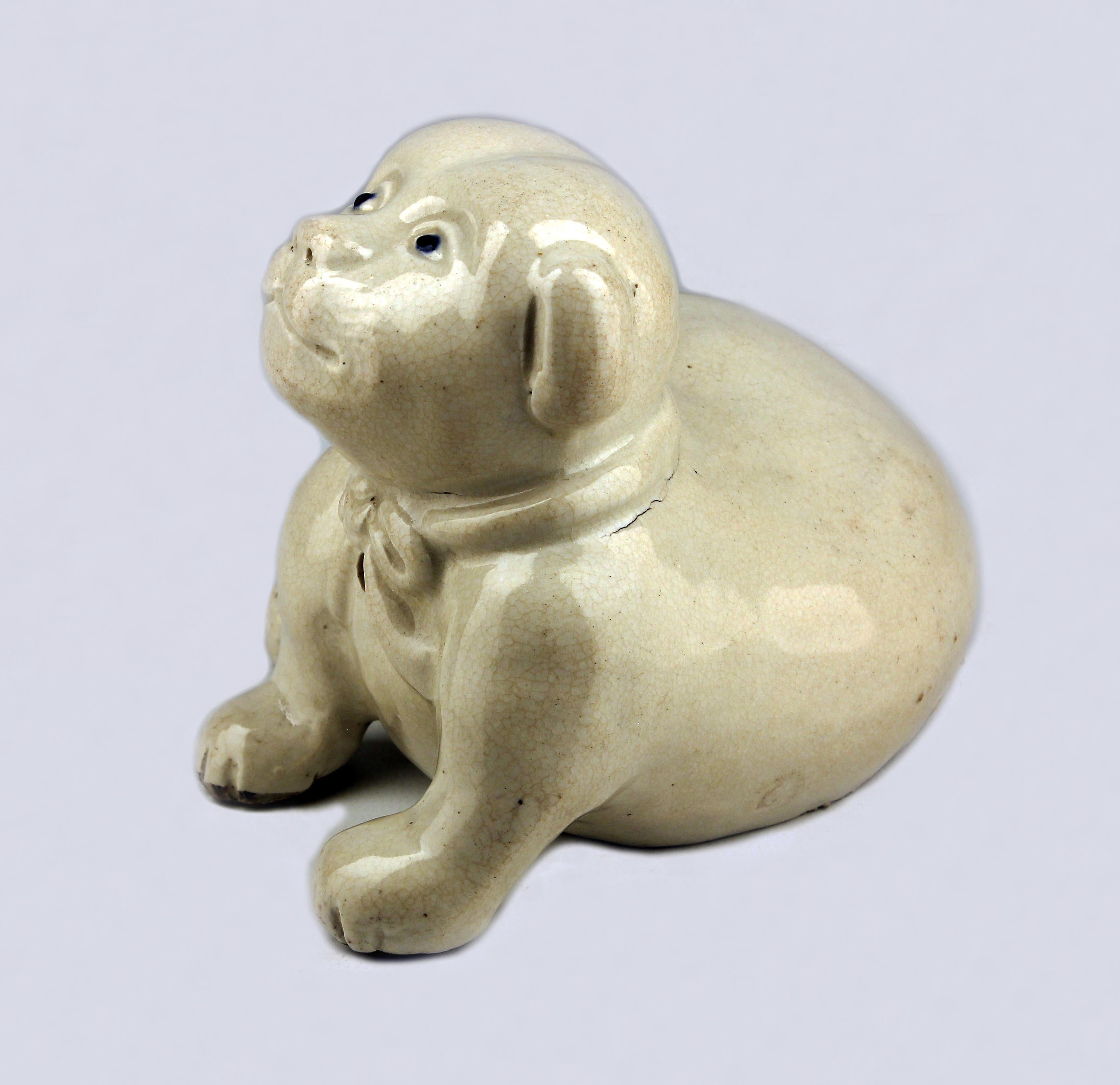 Japanische glasierte Porzellanskulptur eines Hundes aus der Edo-Meiji-Periode des späten 18. Jahrhunderts im Angebot 1