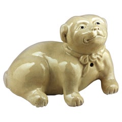 Sculpture en porcelaine émaillée japonaise de la fin du 18e siècle/période Edo-Meiji représentant un chien