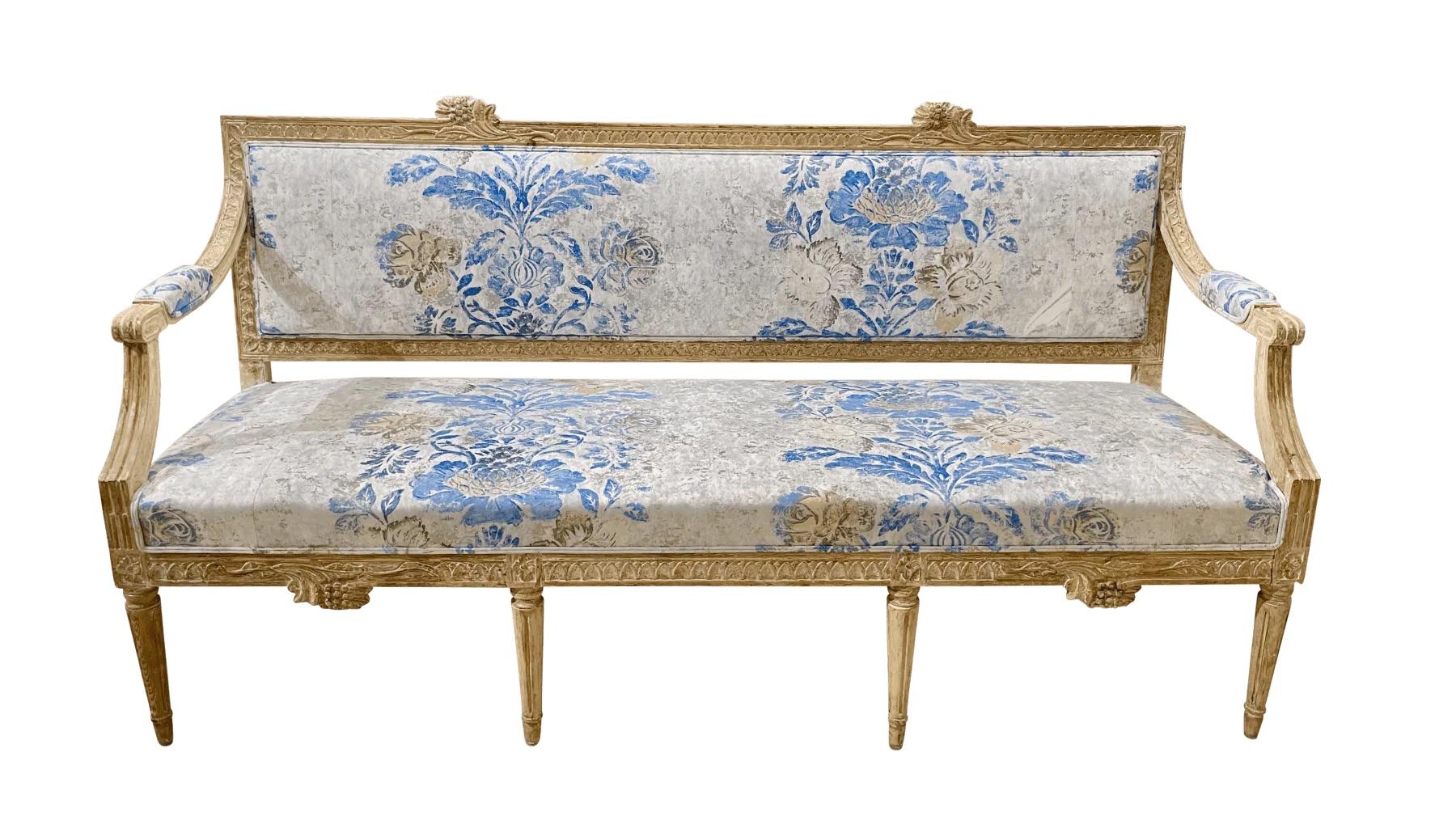 Late 18th Century elegan Swedish Gustavian Settee (Schwedisch) im Angebot