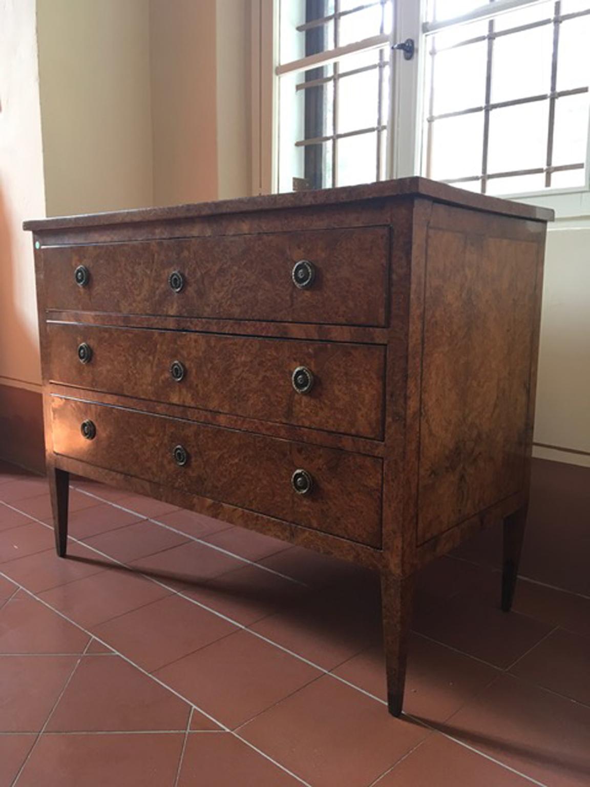 Italie Fin du 18ème siècle Régence Elmwood Roots commode en vente 4