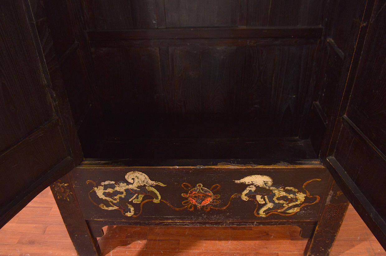 Late 18th Century Elmwood Chinese Fine Painted Cabinet 10