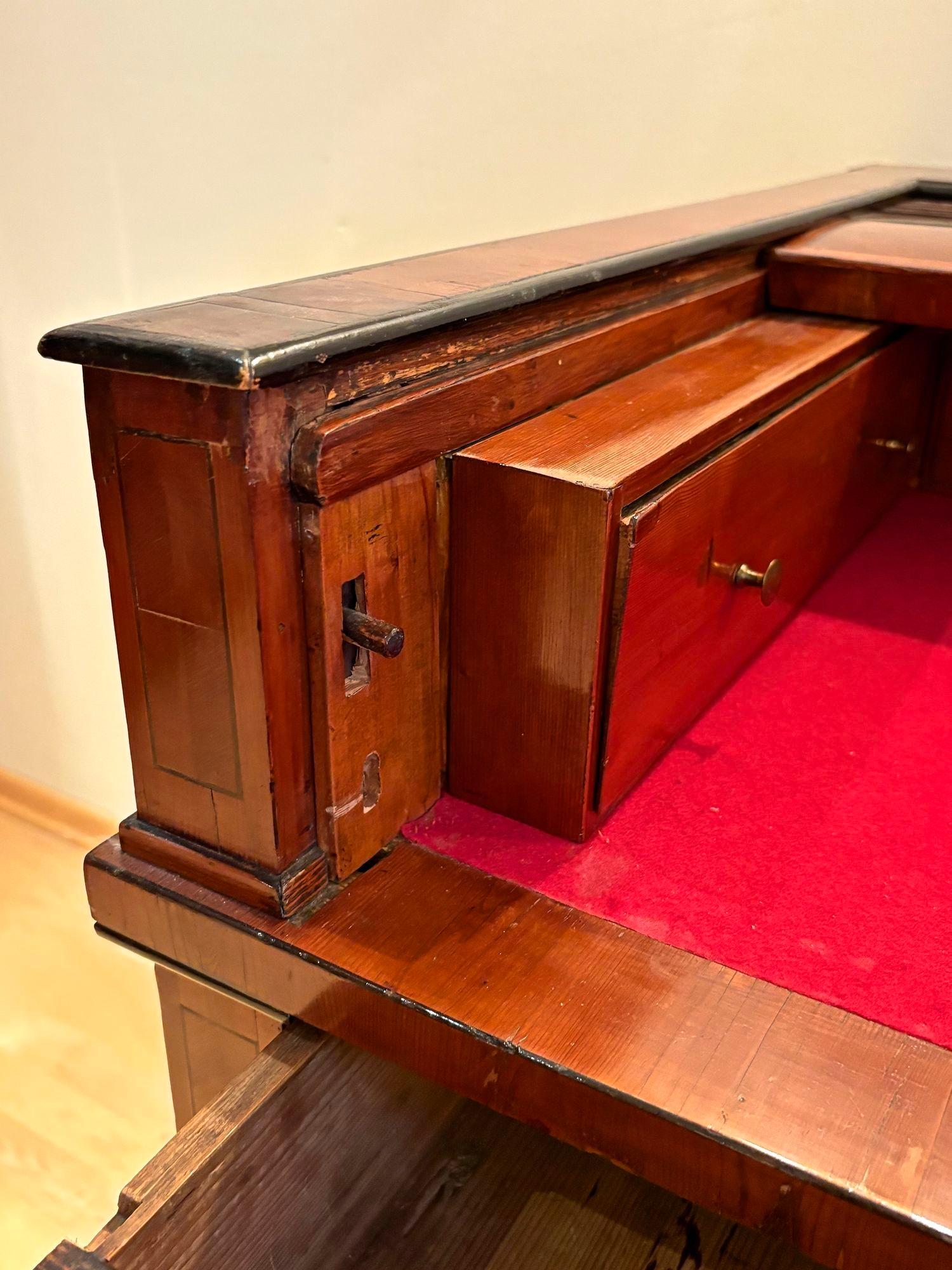 Empire-Schreibtisch mit Rollplatte aus dem späten 18. Jahrhundert, Nussbaumholz, AT ca. 1790/1800 im Angebot 10
