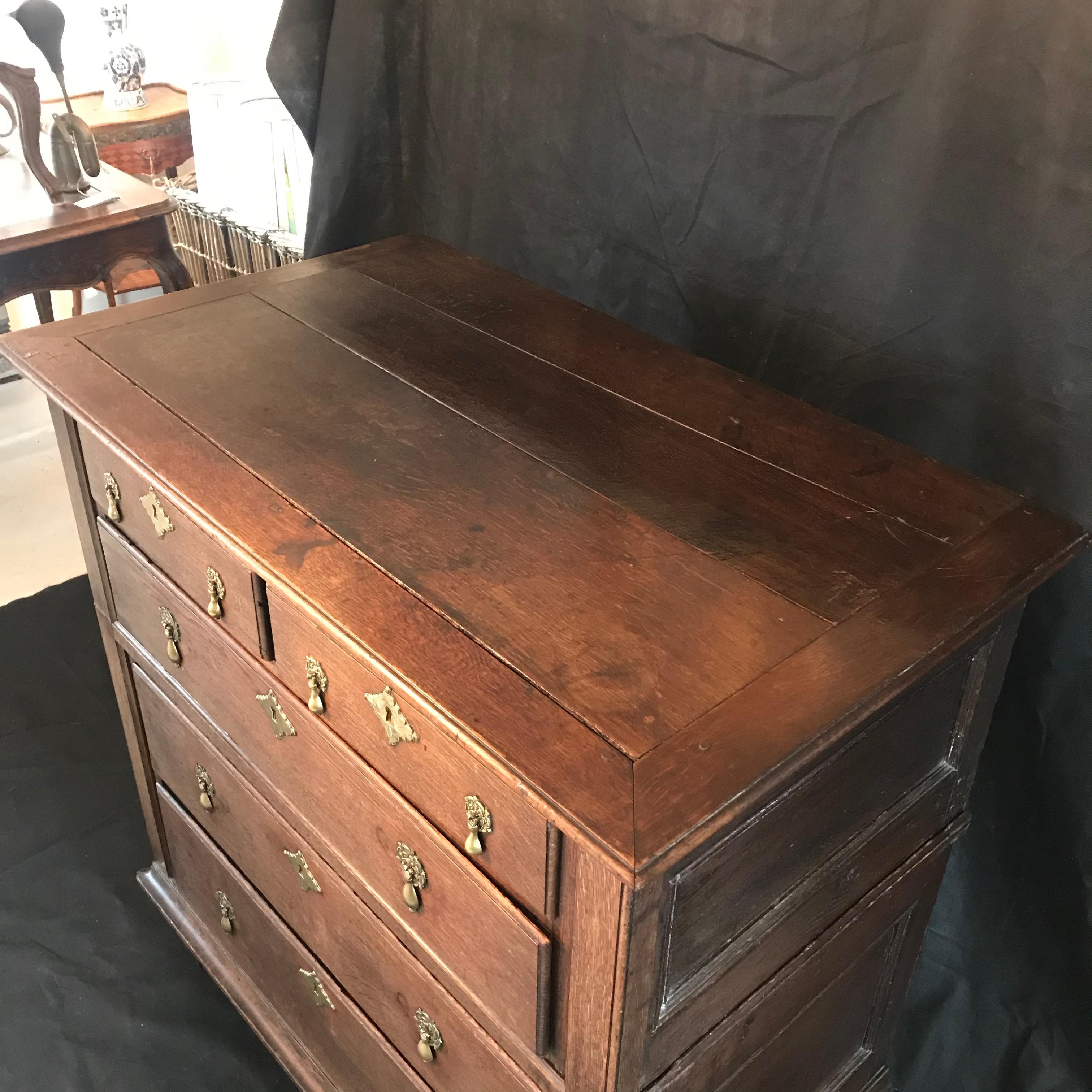 Late 18th Century English Charles II Oak Chest of Drawers In Good Condition For Sale In Hopewell, NJ