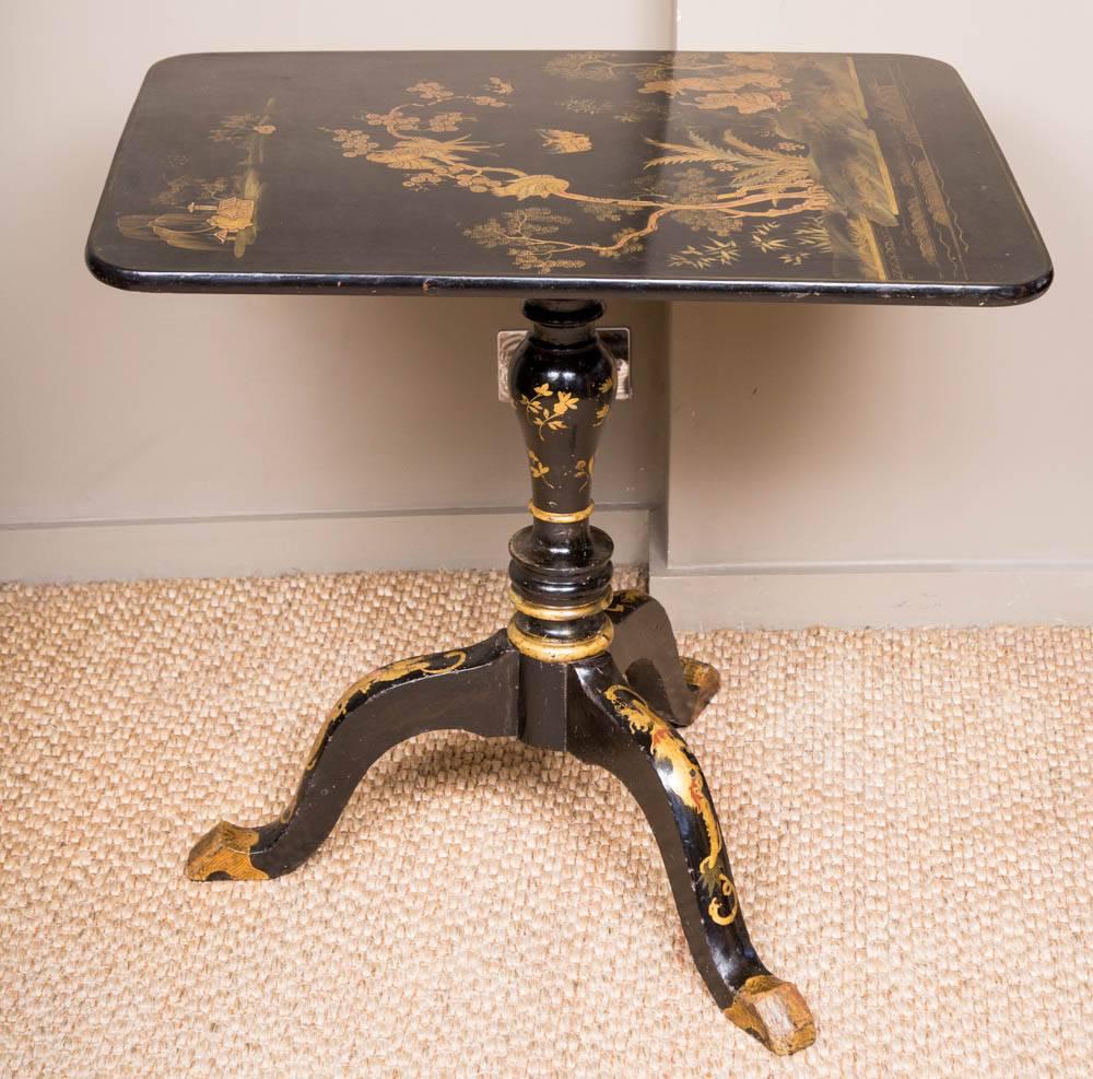 Late 18th Century English Chinoiserie Lacquered Rectangular Tripod Table In Excellent Condition For Sale In London, GB