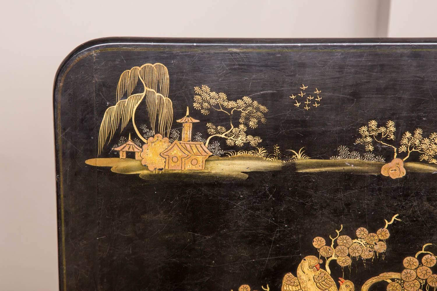 Late 18th Century English Chinoiserie Lacquered Rectangular Tripod Table For Sale 1