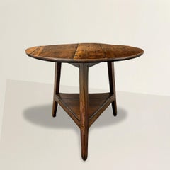 Table de cricket anglaise de la fin du 18e siècle avec étagère