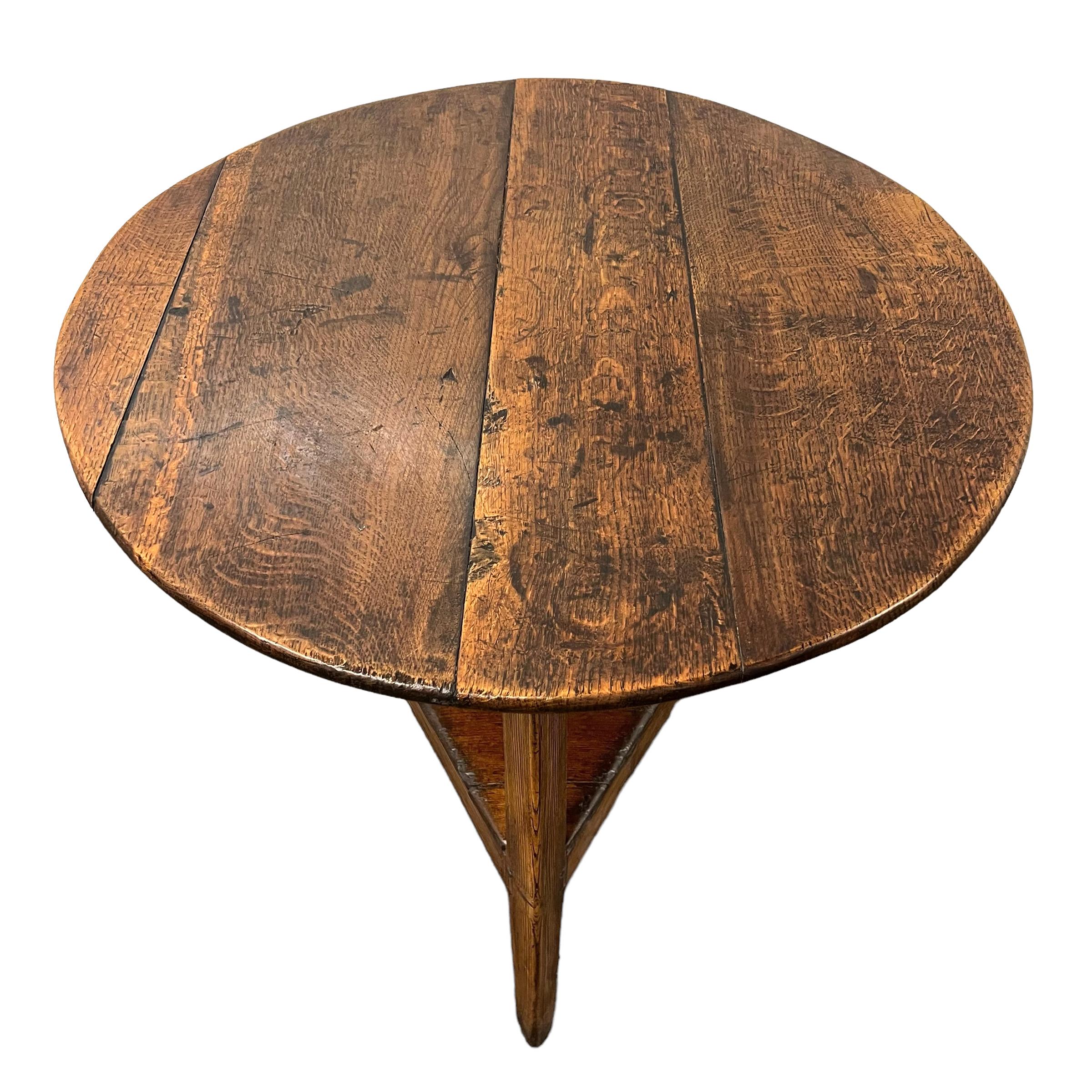 Late 18th Century English Cricket Table with Shelf 1
