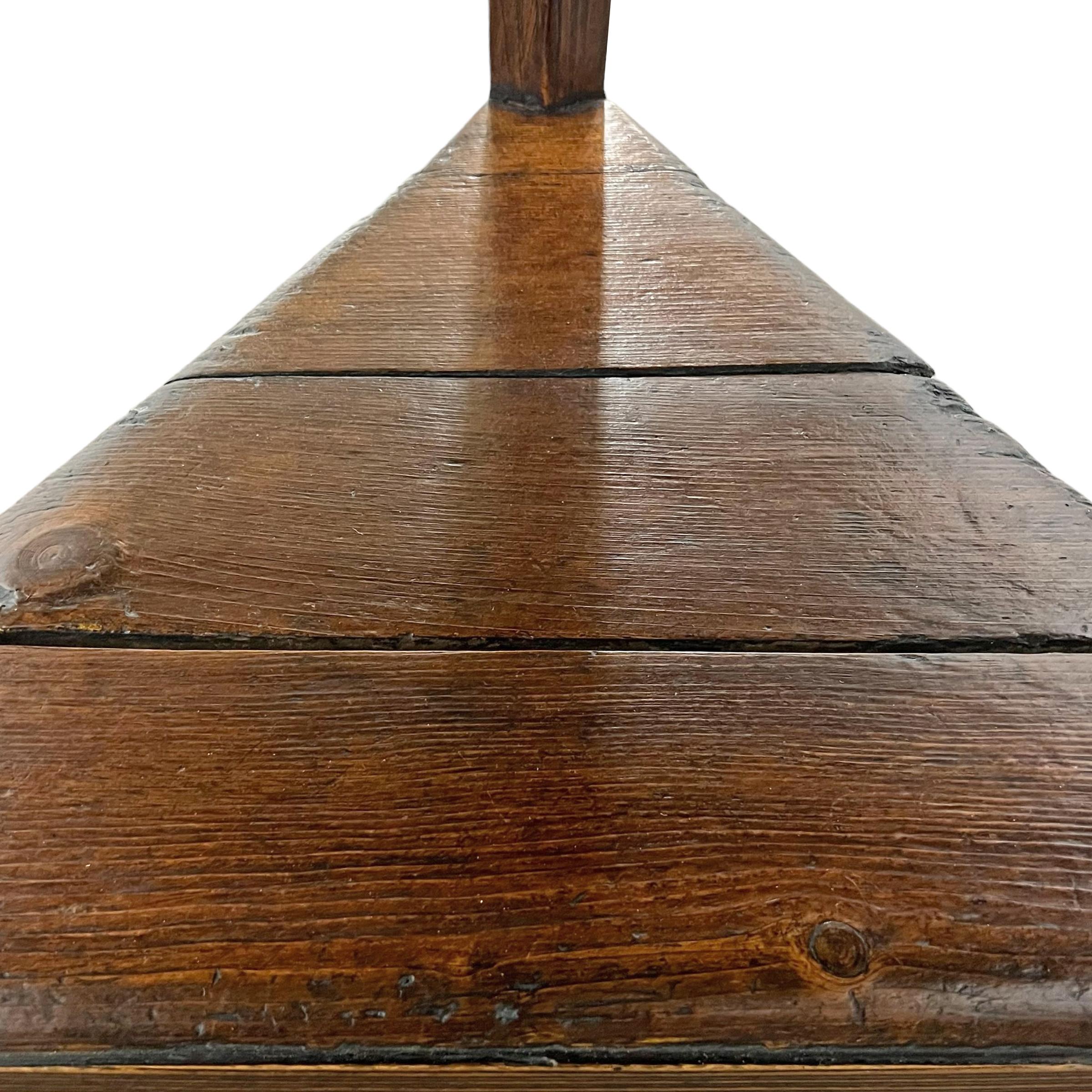 Late 18th Century English Cricket Table with Shelf 4