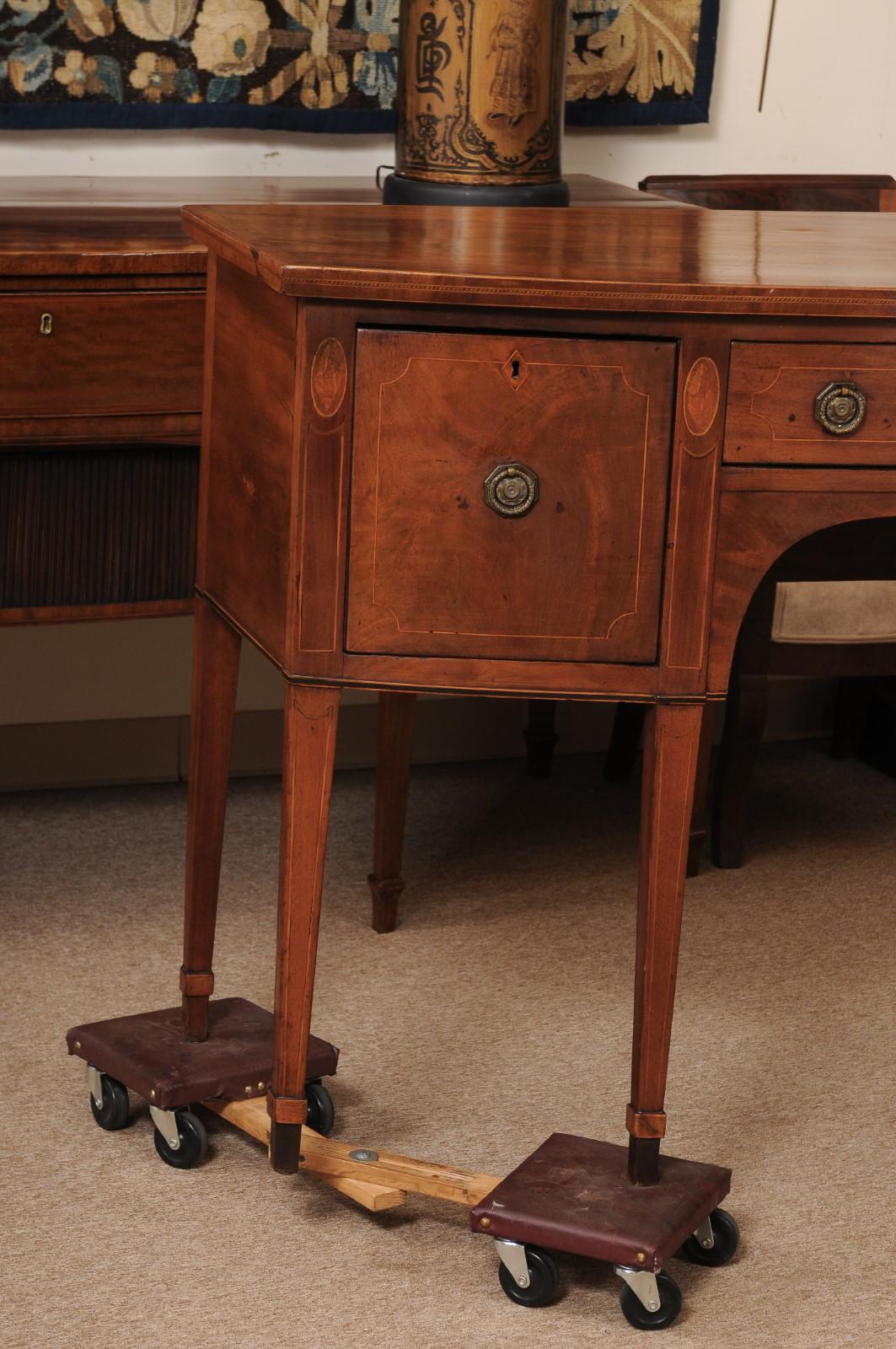 Anglais Late 18th Century English George III Mahogany Bowfront Sideboard en vente