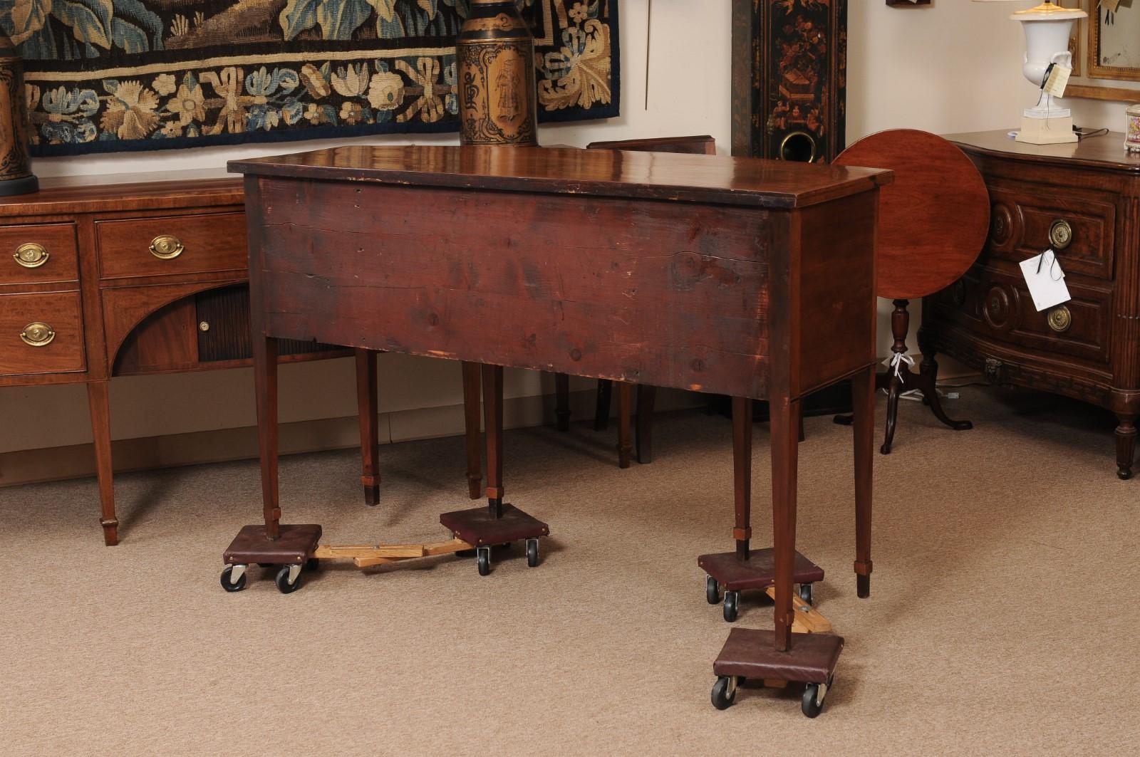 Late 18th Century English George III Mahogany Bowfront Sideboard en vente 2