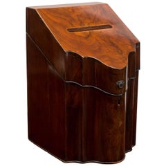 Boîte à couteaux en acajou de la fin du XVIIIe siècle de style George III anglais, ajustée pour les lettres