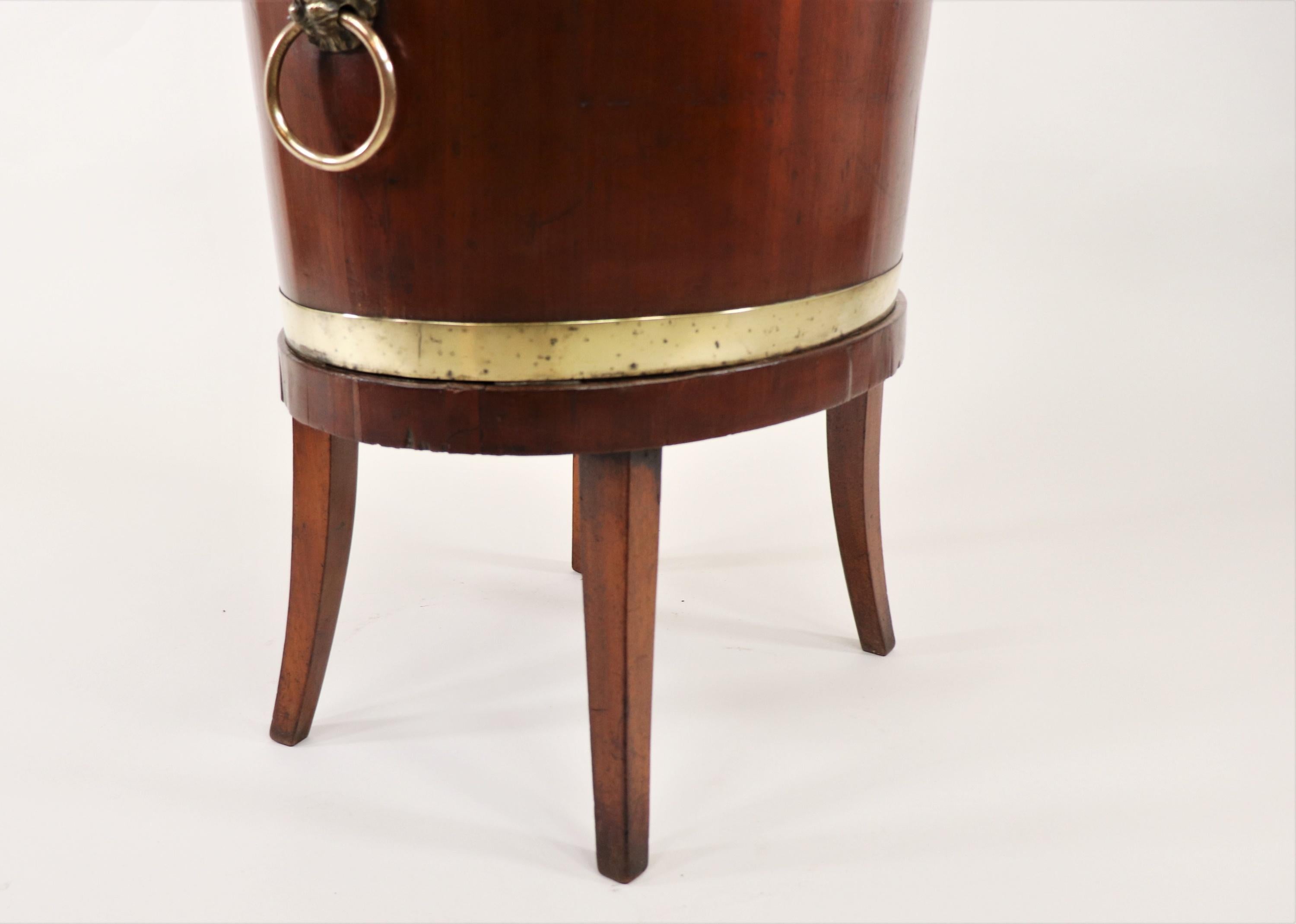 Cellarette ovale en acajou à double bandeau de la fin du XVIIIe siècle de George III (Angleterre) en vente 7