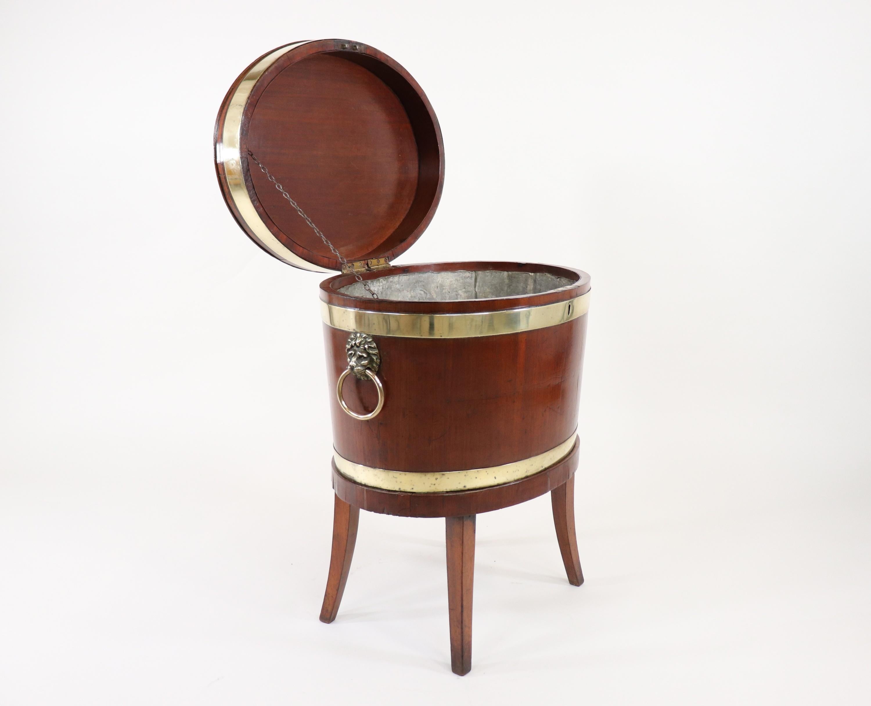 Cellarette ovale en acajou à double bandeau de la fin du XVIIIe siècle de George III (Angleterre) en vente 2