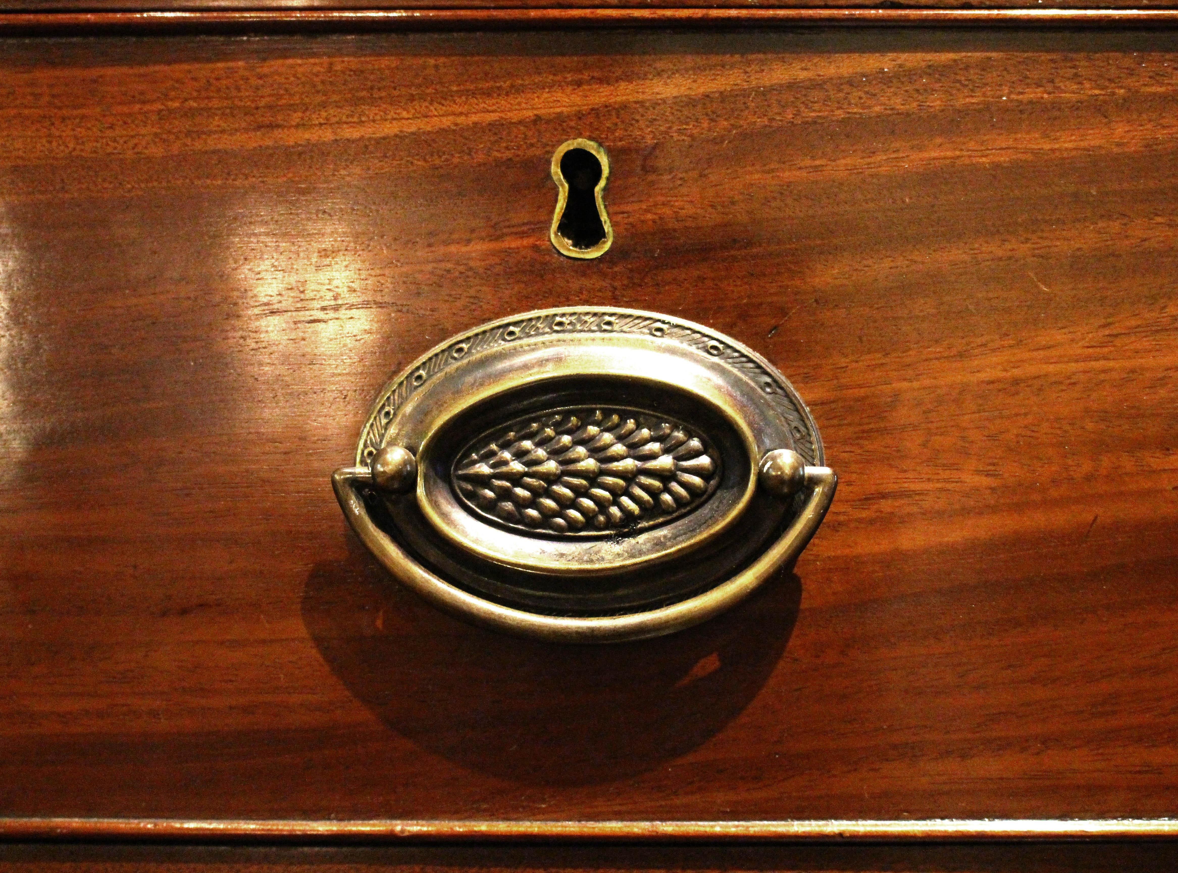 Quercia Cassettiera a fronte dritta di Giorgio III della fine del XVIII secolo in vendita