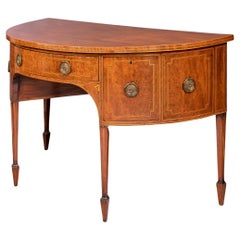 Englisches georgianisches Sideboard aus Mahagoni mit Bogenfront aus dem späten 18. Jahrhundert