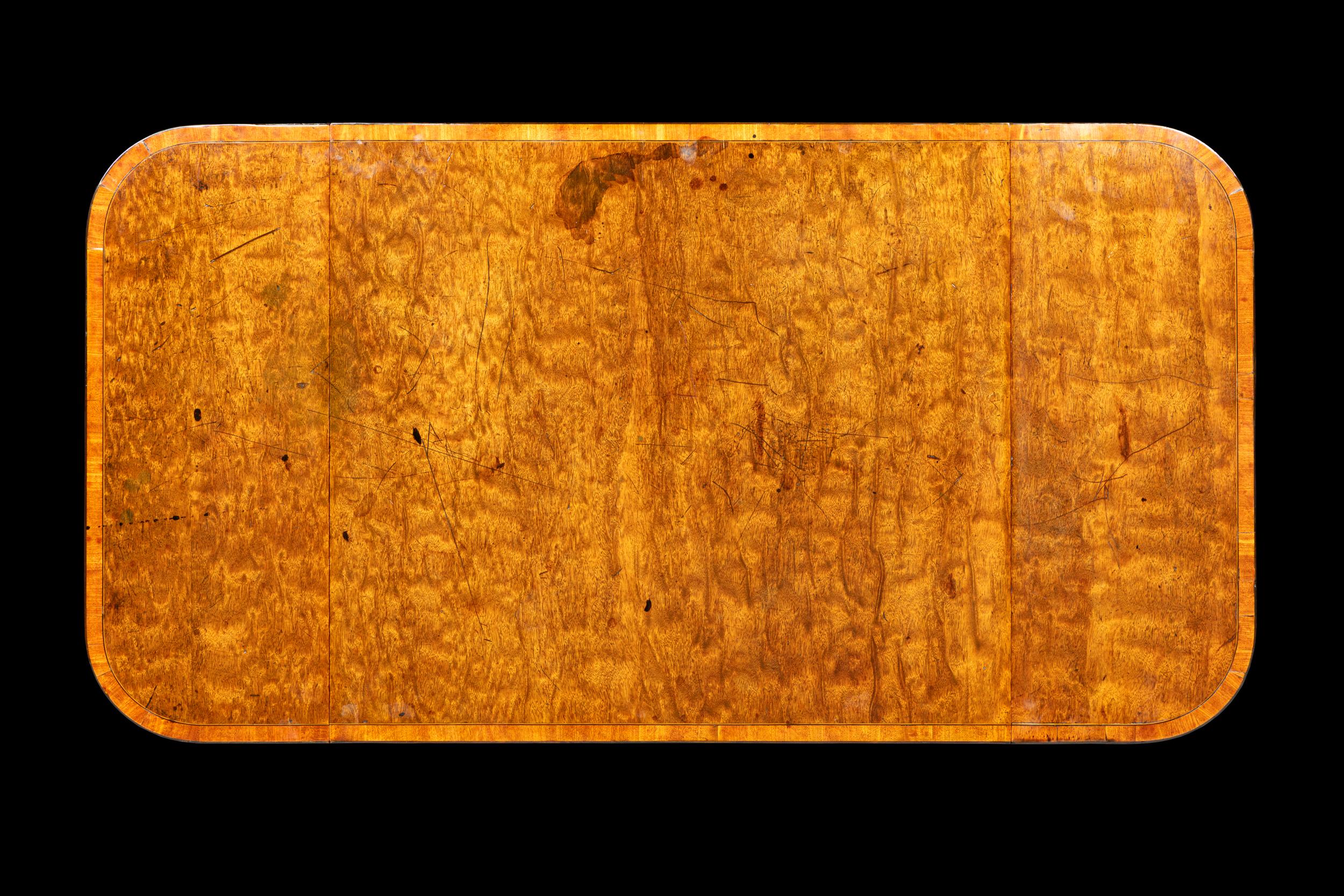 Giorgio III Tavolo da divano georgiano inglese della fine del XVIII secolo di proporzioni ordinate in vendita