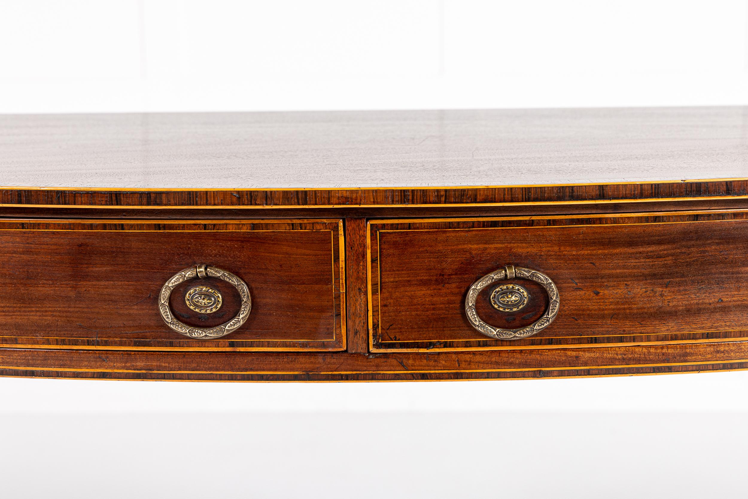 Table d'appoint en acajou avec arceau, fin du 18e siècle, Angleterre Excellent état - En vente à Gloucestershire, GB