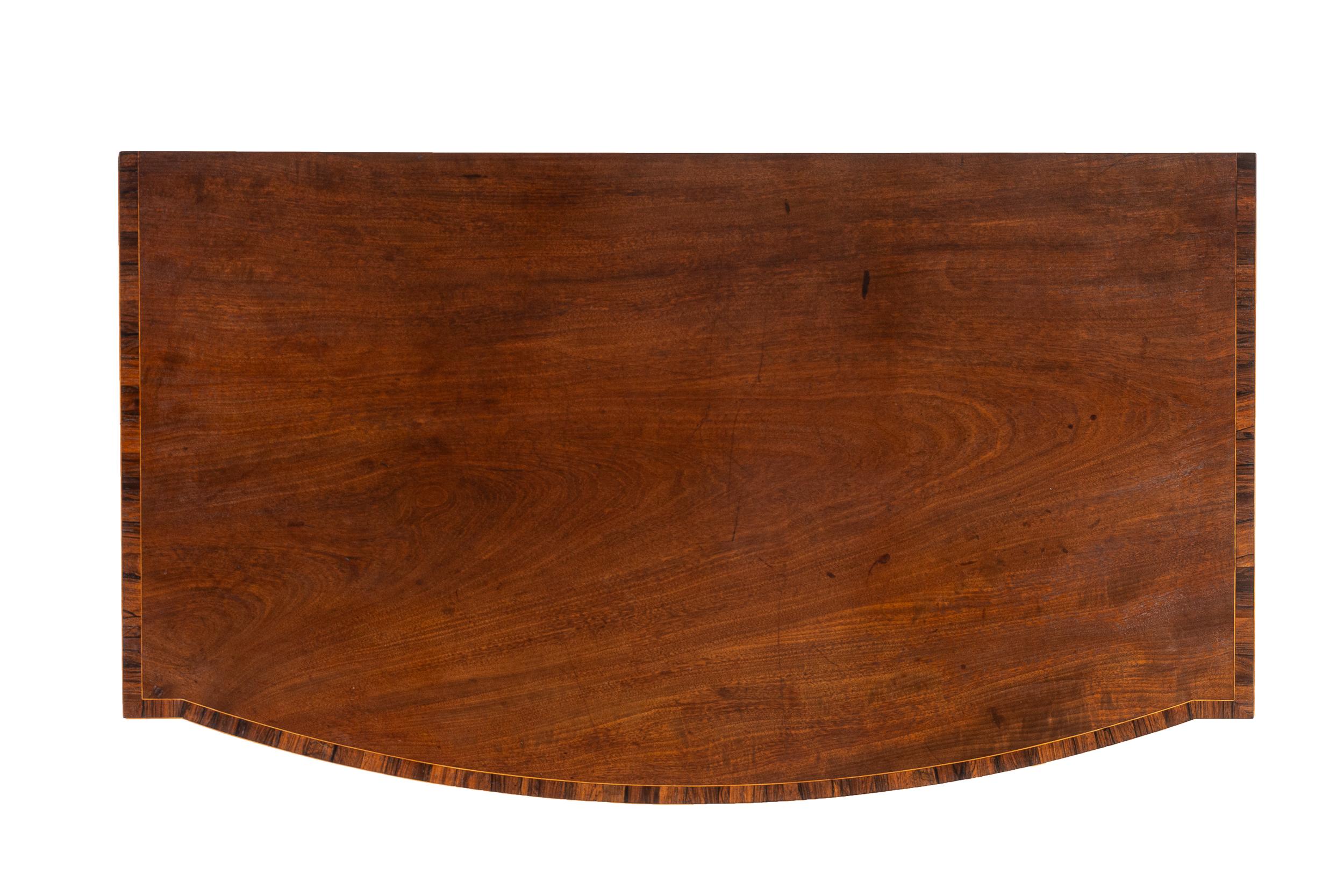 Acajou Table d'appoint en acajou avec arceau, fin du 18e siècle, Angleterre en vente