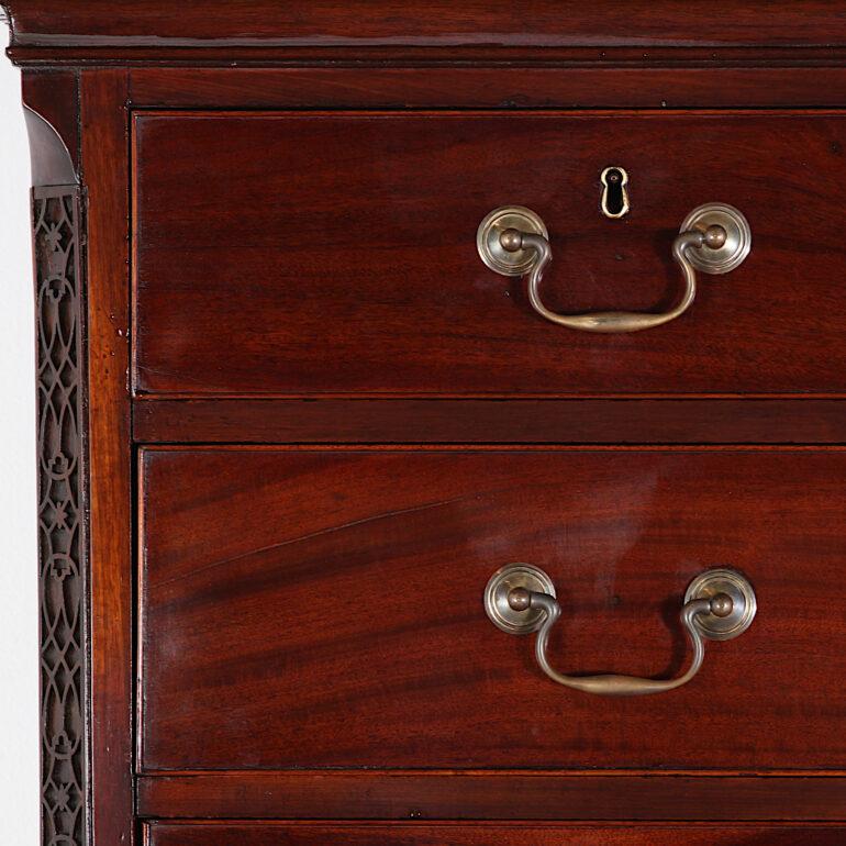 Late 18th Century English Mahogany Chest on Chest In Good Condition For Sale In Vancouver, British Columbia