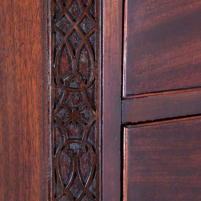 Late 18th Century English Mahogany Chest on Chest For Sale 1