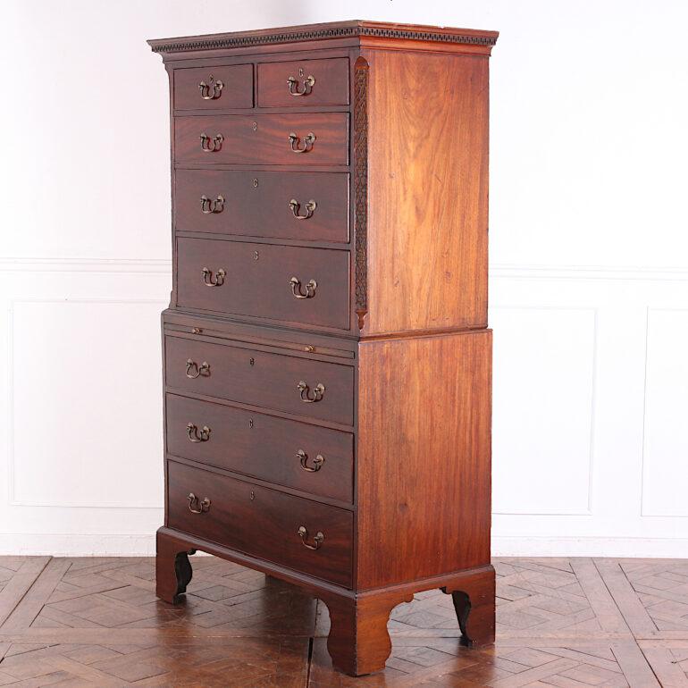 Late 18th Century English Mahogany Chest on Chest For Sale 2