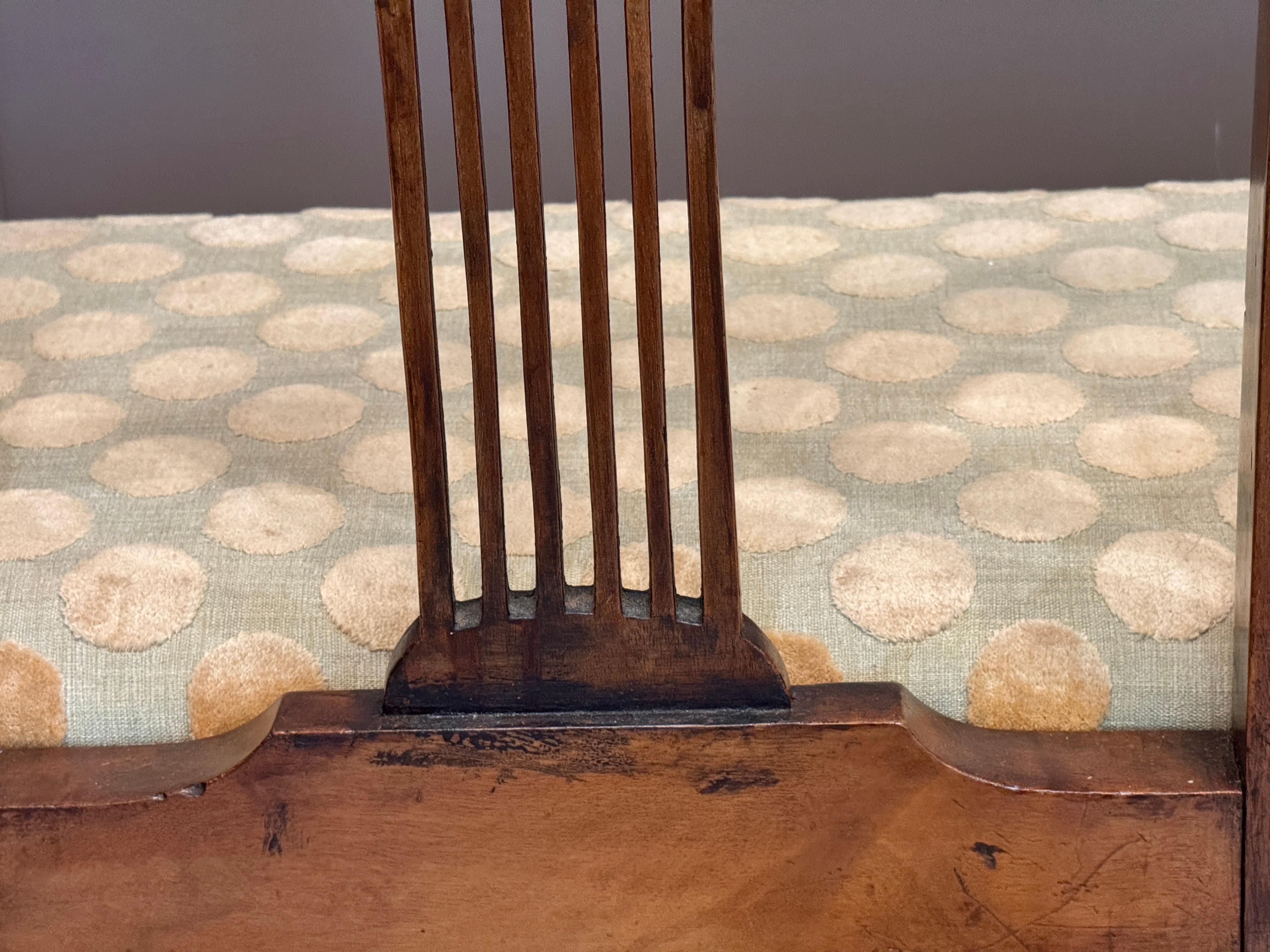 Fin du XVIIIe siècle Anglais Mahogany George III Three-Seater Hall Bench en vente 9