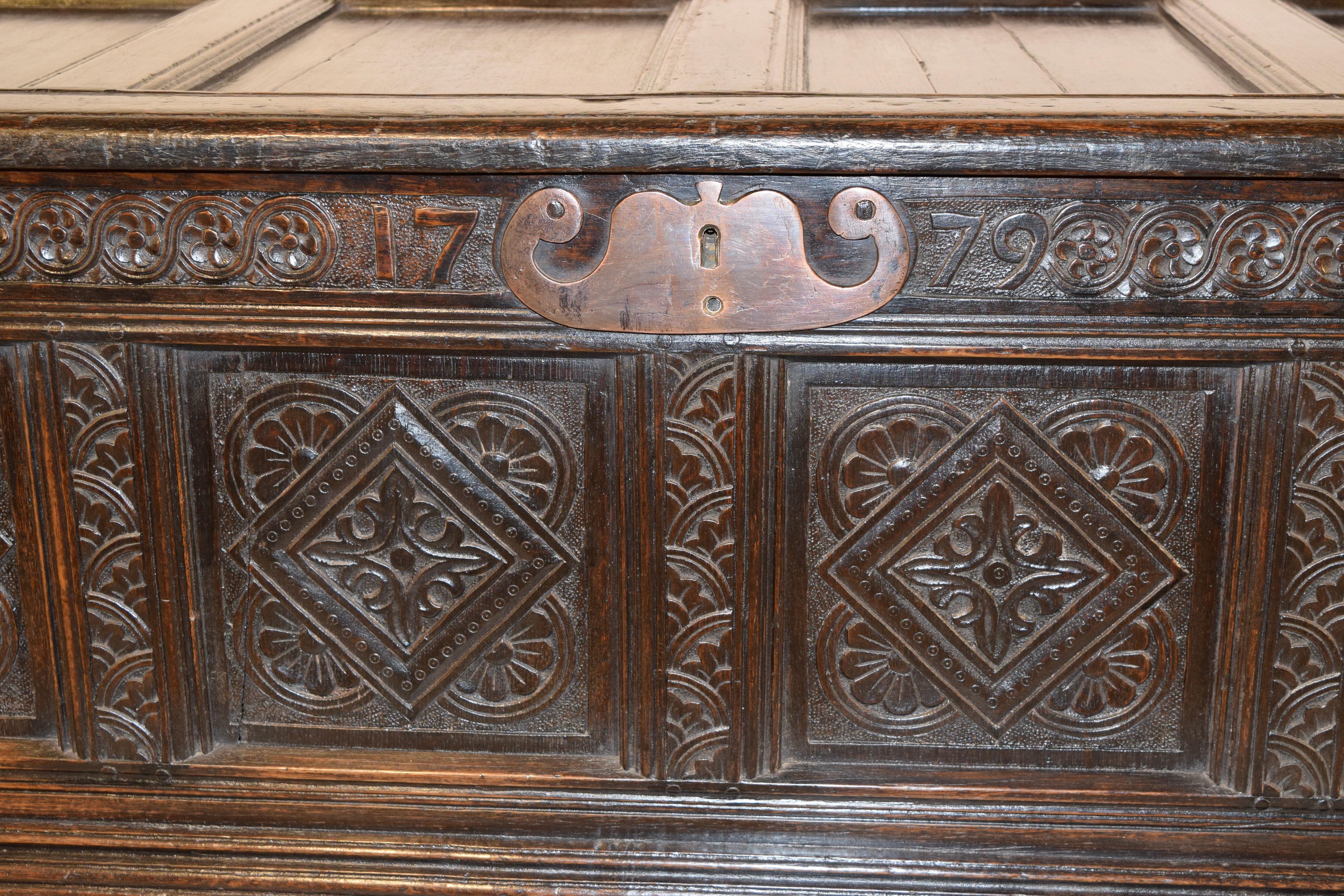 Late 18th Century English Oak Blanket Chest For Sale 6