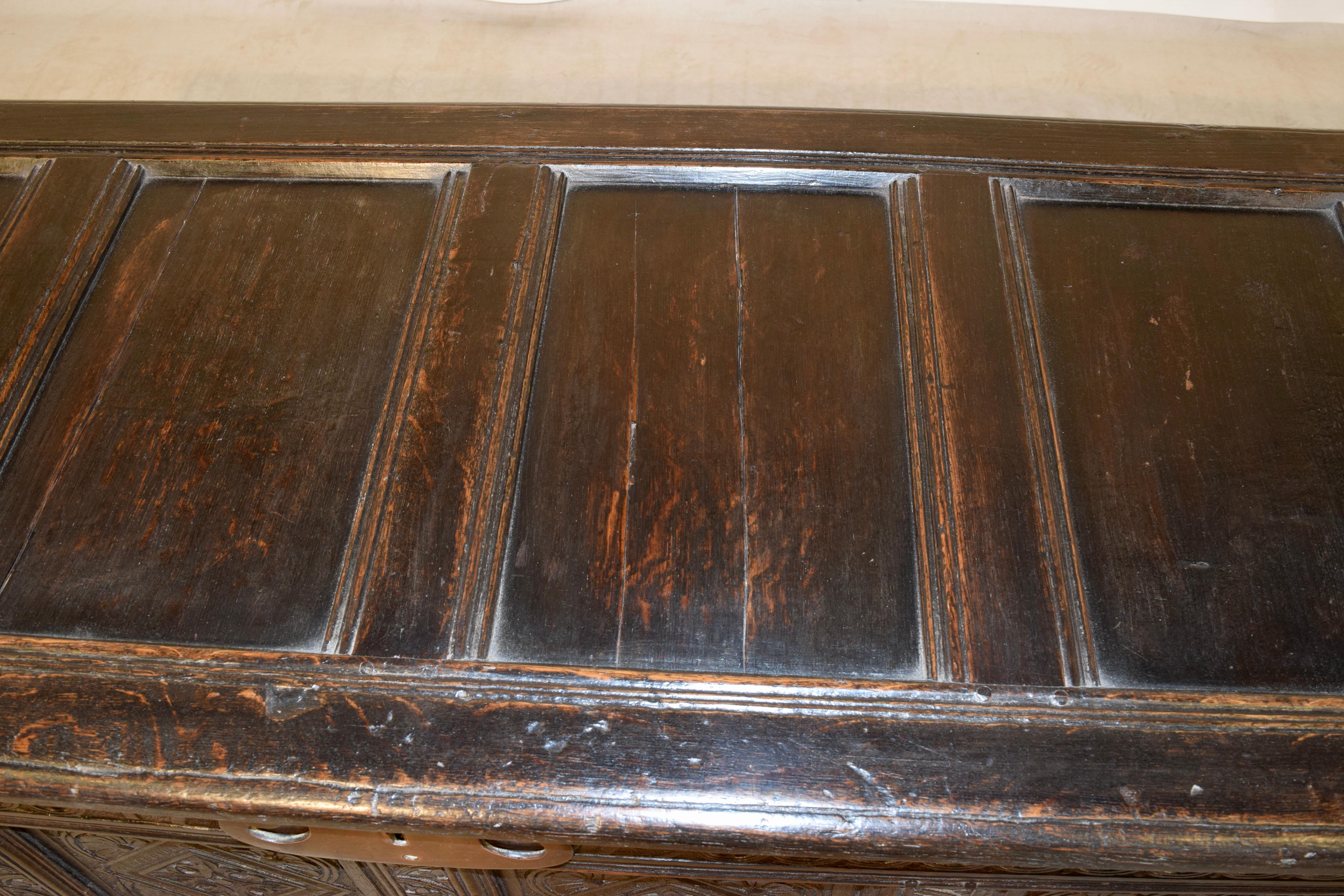 Late 18th Century English Oak Blanket Chest For Sale 4