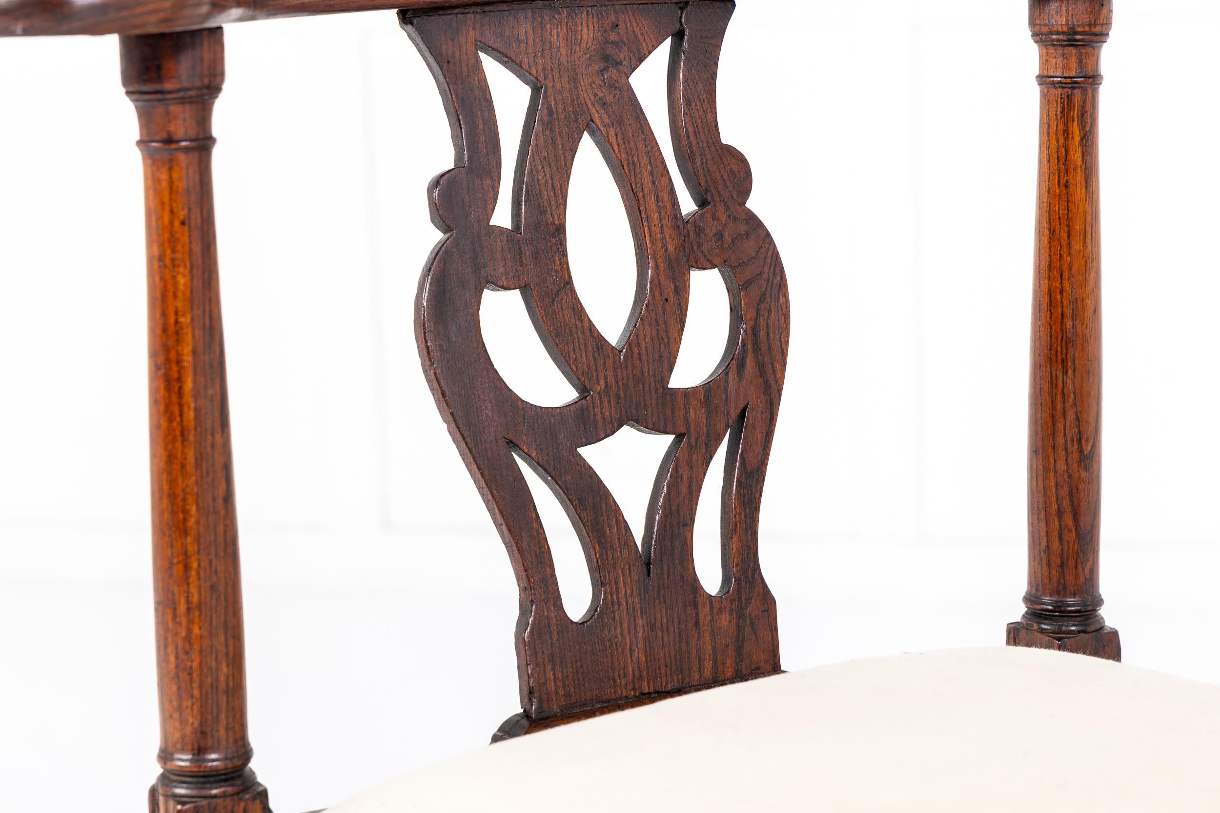 Late 18th Century English Oak Corner Chair For Sale 4