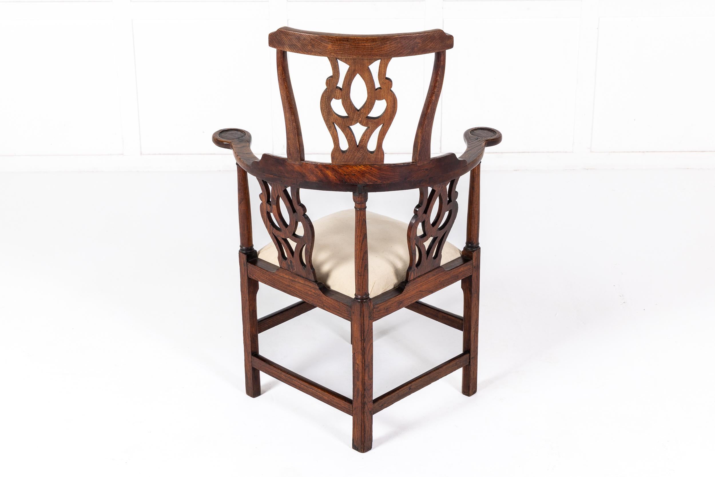Late 18th Century English Oak Corner Chair For Sale 5