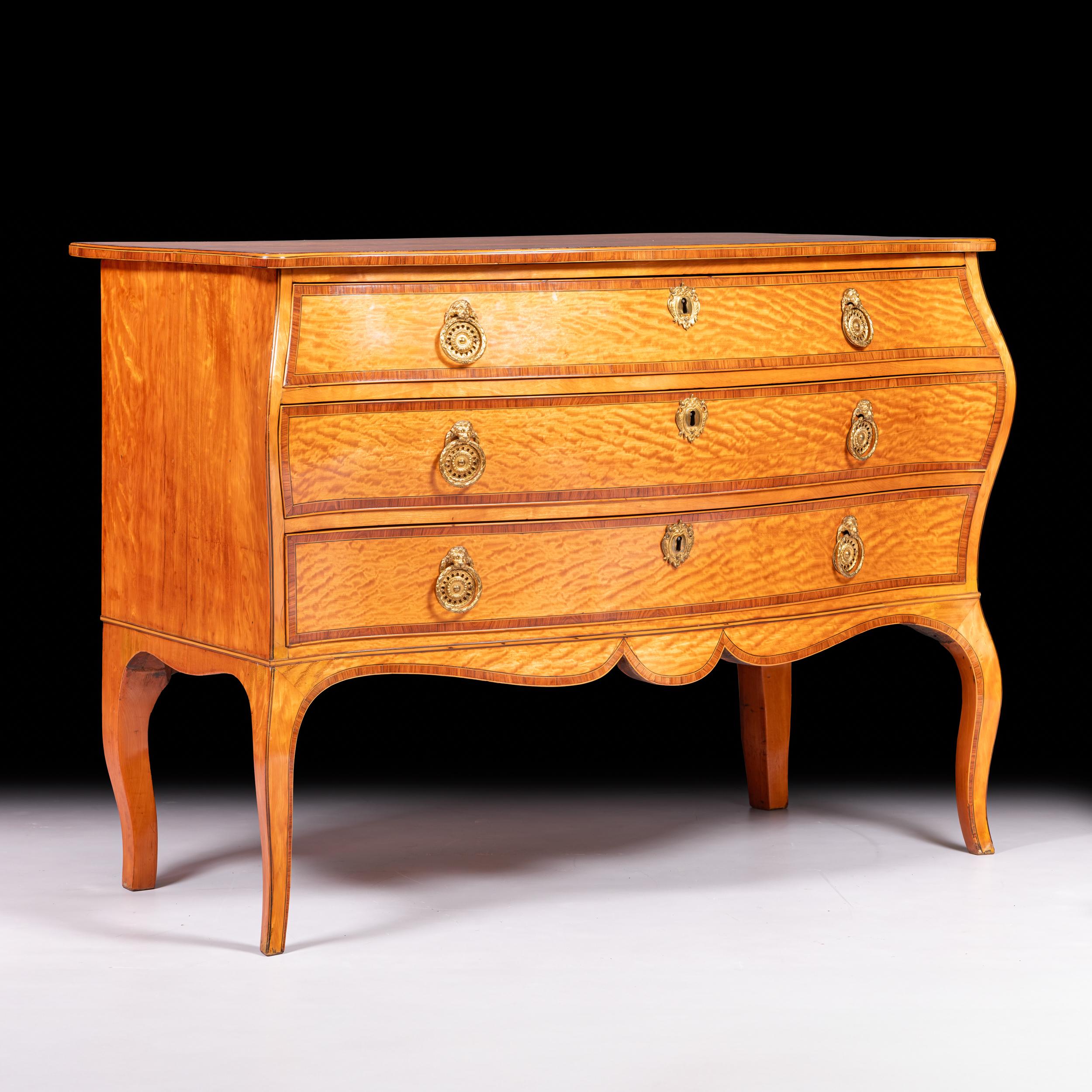 Late 18th Century English Satinwood Commode Of Bombe Form In Good Condition For Sale In Dublin, IE