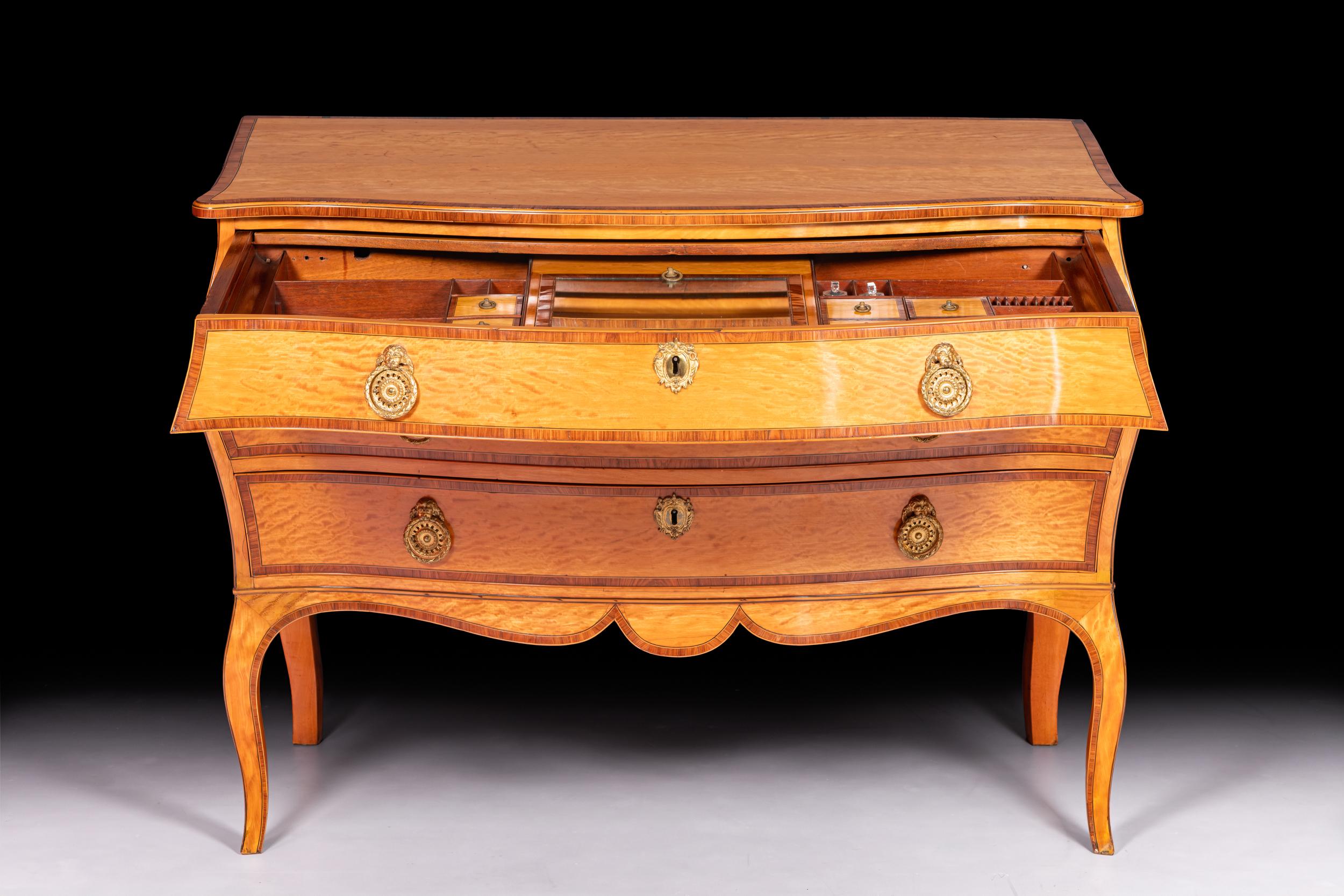 Late 18th Century English Satinwood Commode Of Bombe Form For Sale 2