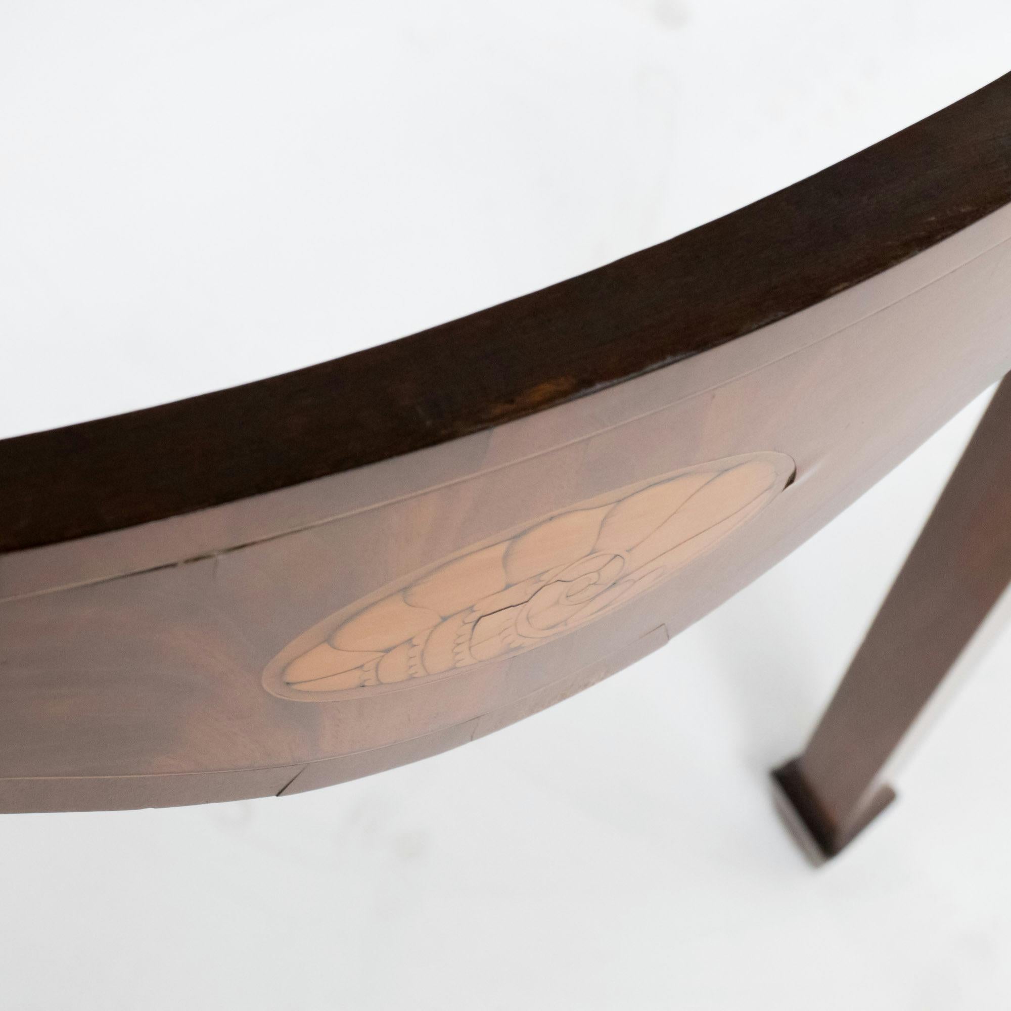 Buffet anglais en serpentine de Hepplewhite de la fin du XVIIIe siècle avec galerie en laiton en vente 11