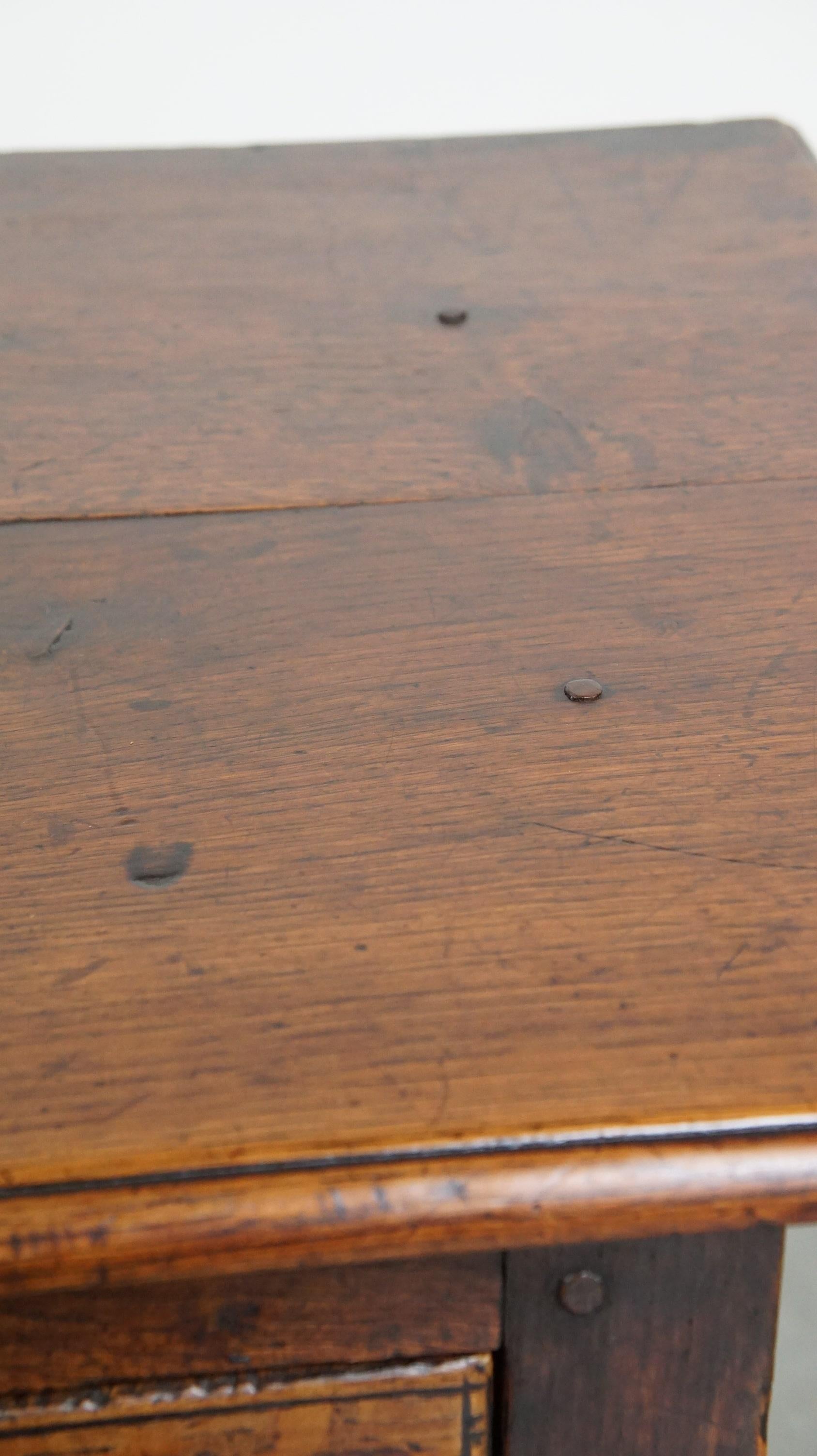 Table d'appoint anglaise de la fin du XVIIIe siècle en vente 6
