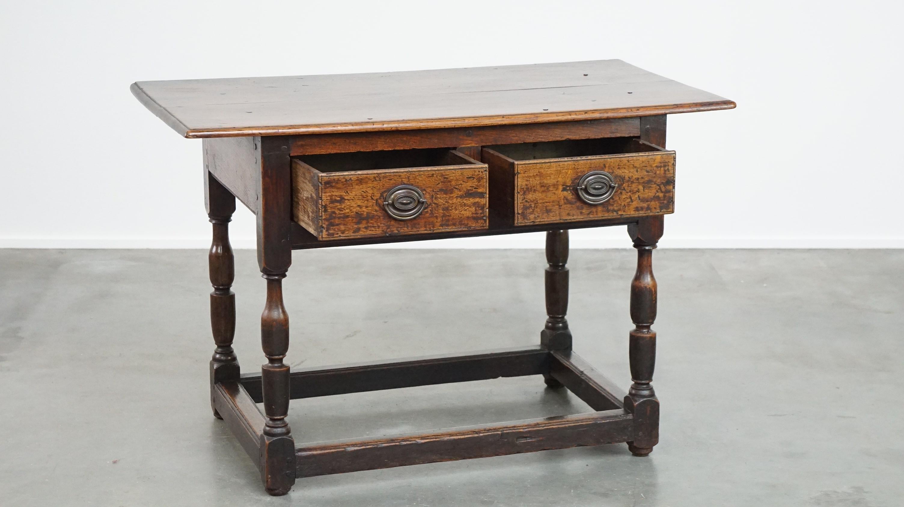 Cette pièce remarquable porte fièrement son âge et a plus que bien résisté à l'épreuve du temps. Qu'il soit exposé dans un intérieur moderne, classique, éclectique ou minimaliste, il ne décevra jamais. 

Attention : les dimensions indiquées dans