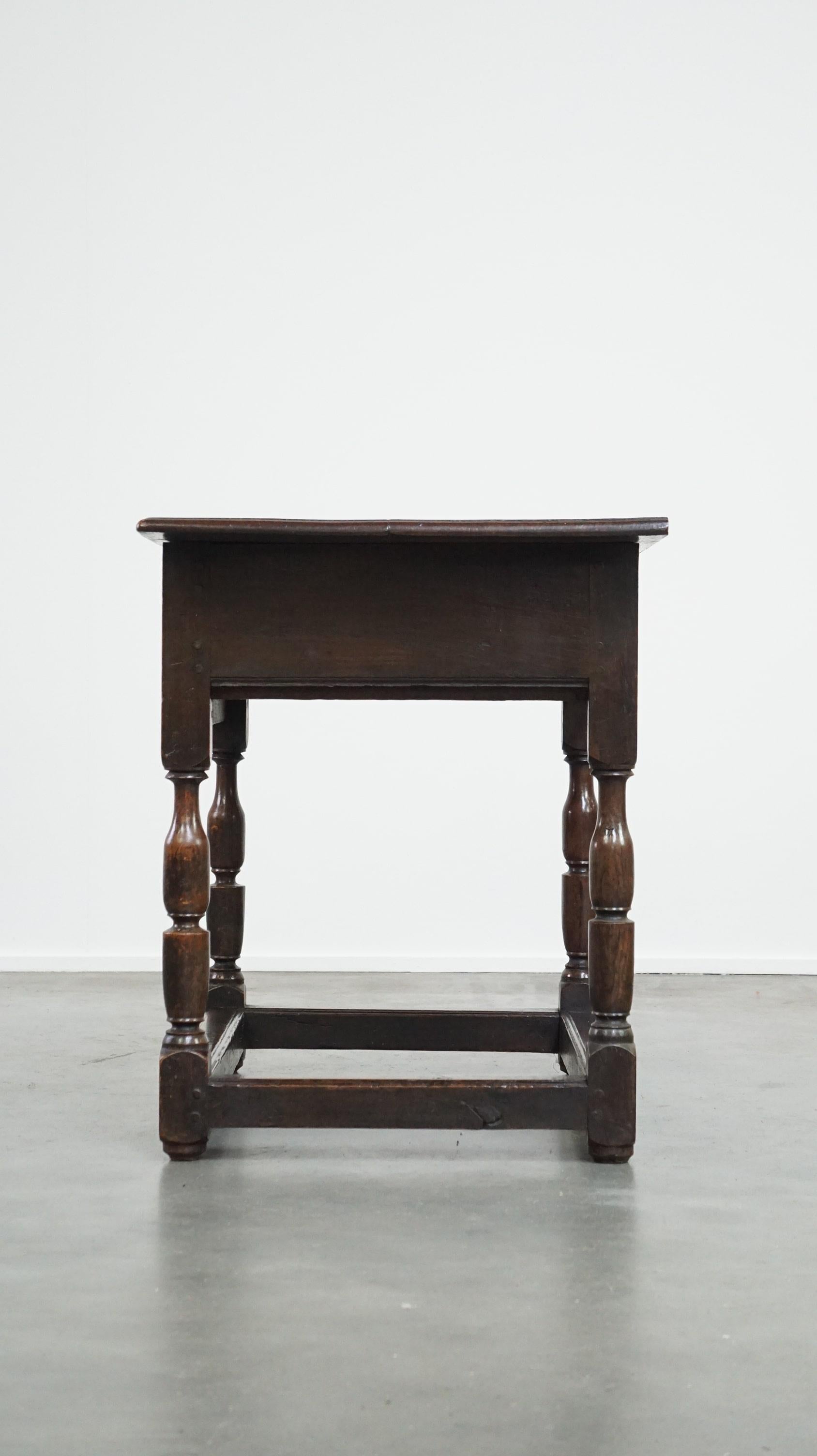 Table d'appoint anglaise de la fin du XVIIIe siècle Bon état - En vente à Harderwijk, NL