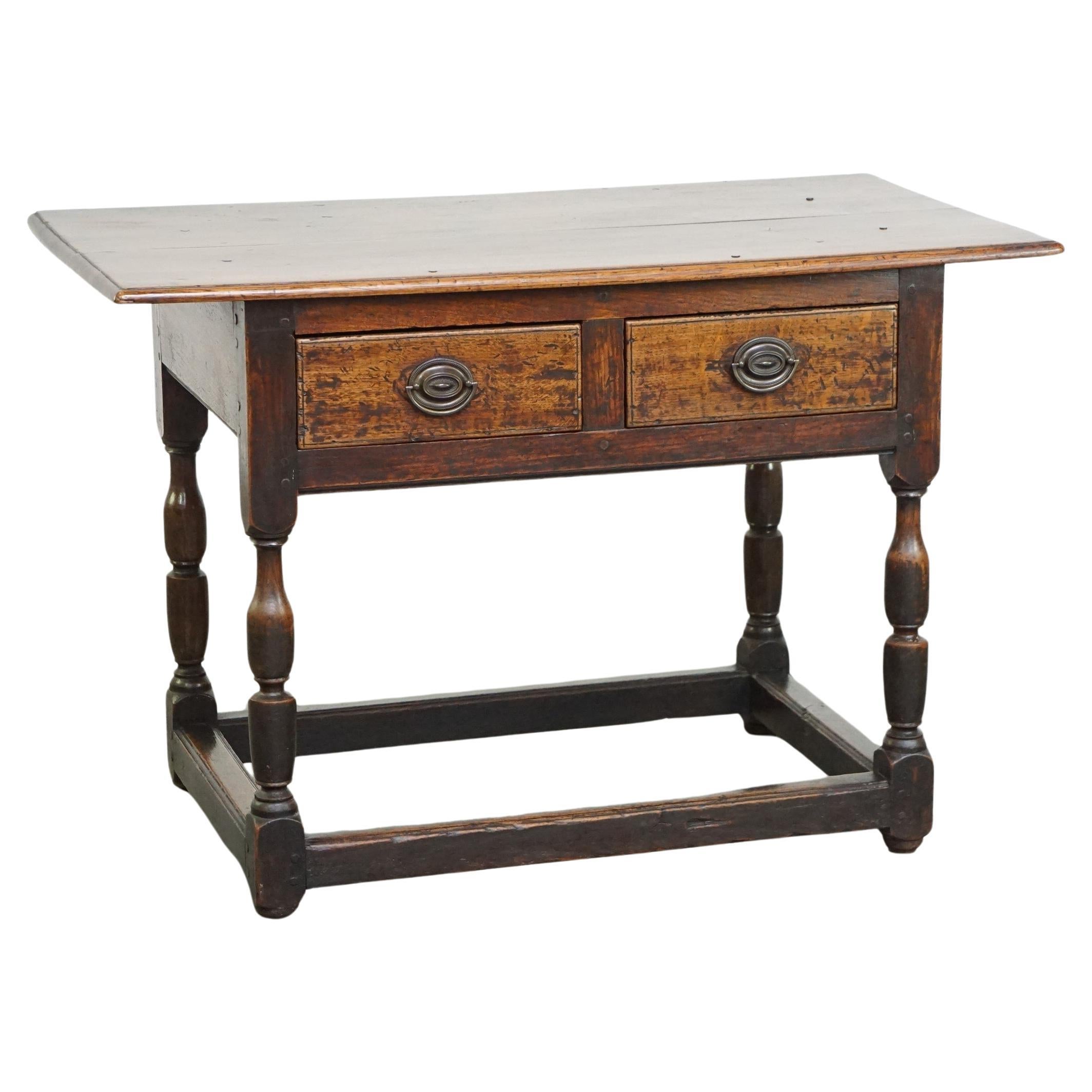 Table d'appoint anglaise de la fin du XVIIIe siècle