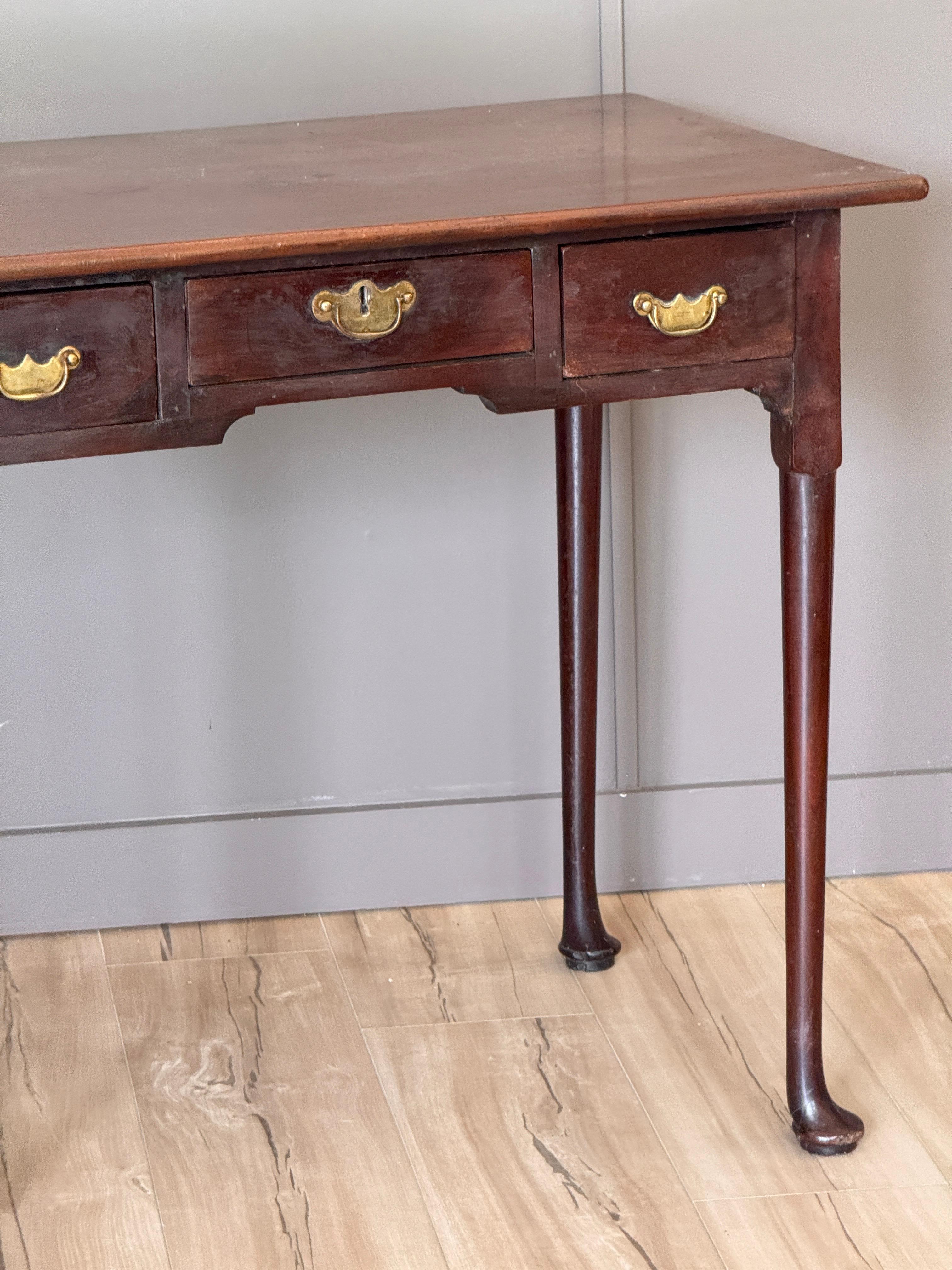 Hand-Crafted Late 18th Century English Walnut Writing Table For Sale