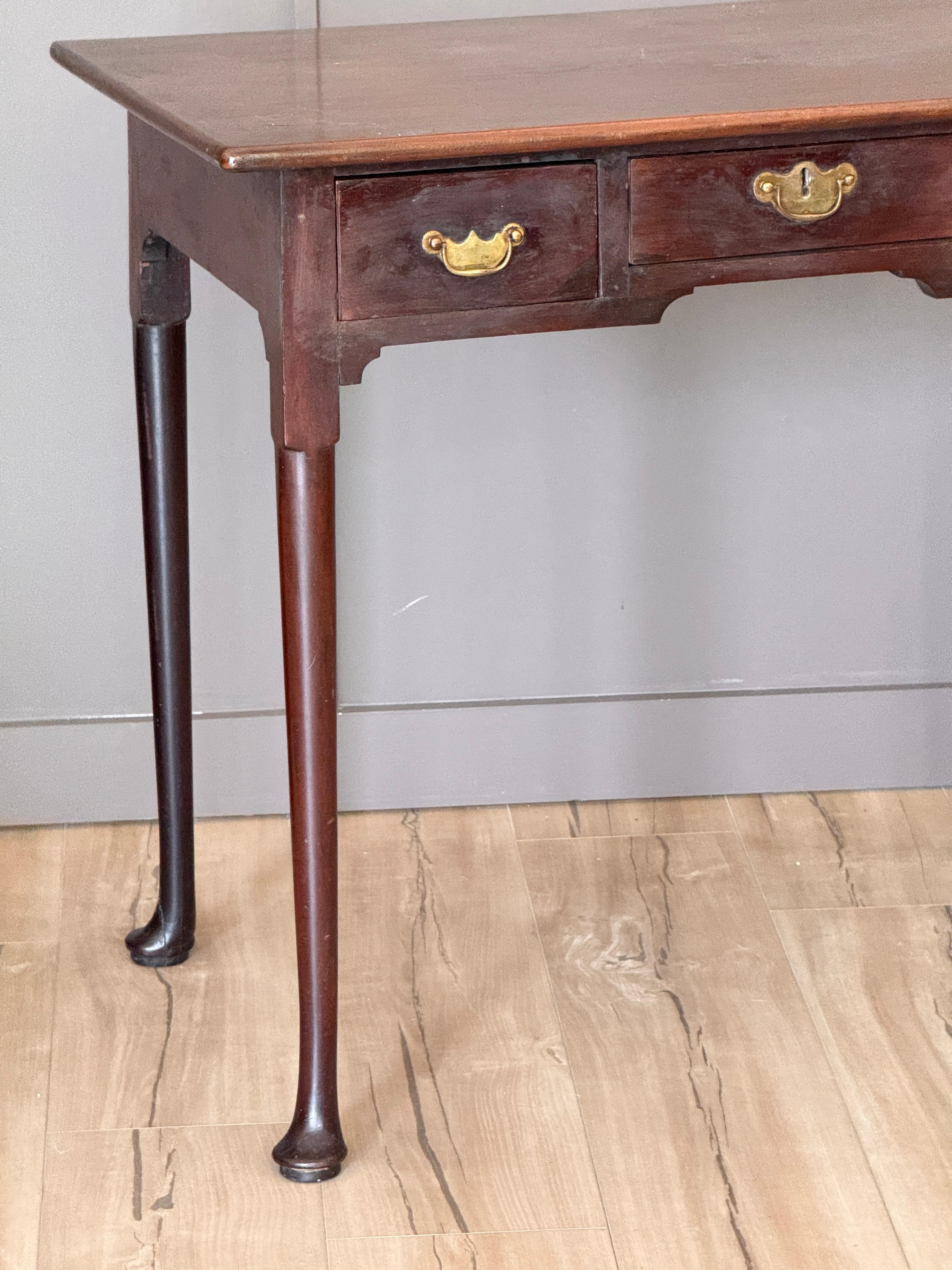 Late 18th Century English Walnut Writing Table In Good Condition For Sale In Charlottesville, VA