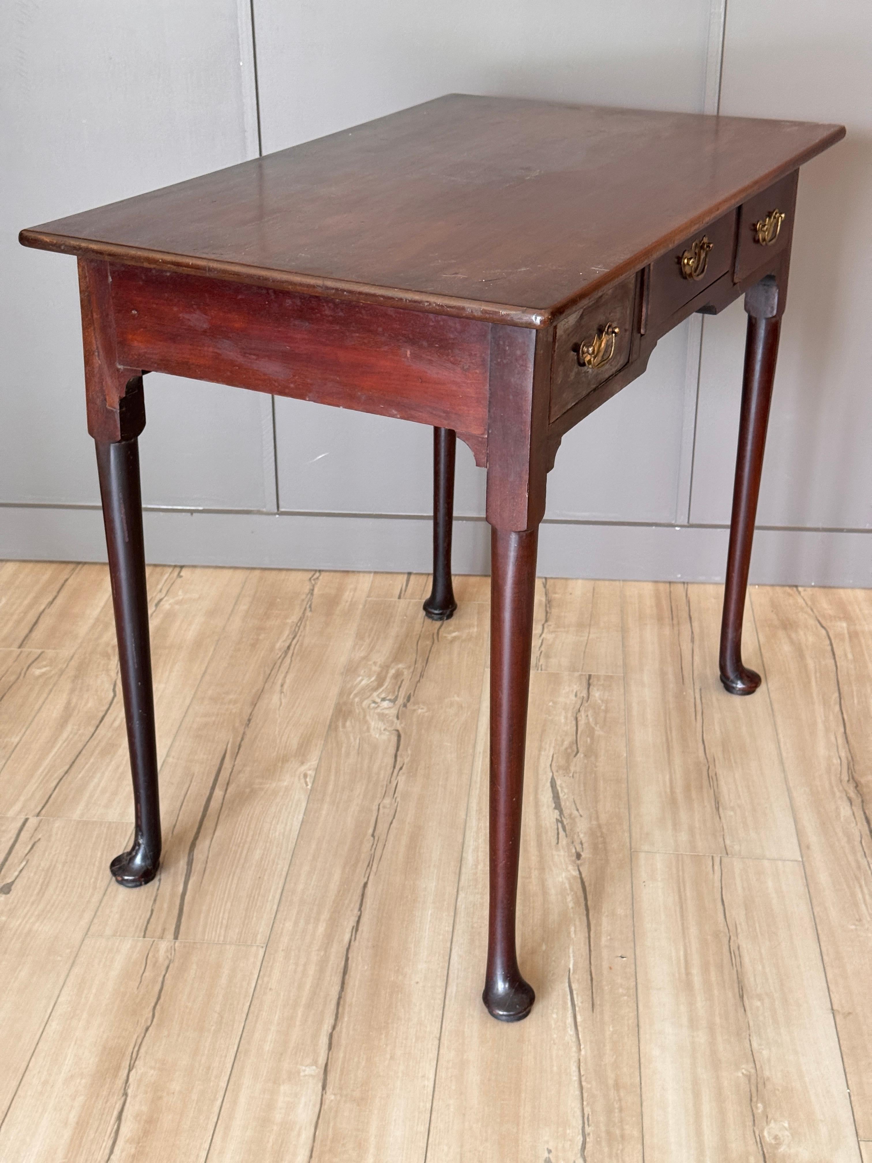 Late 18th Century English Walnut Writing Table For Sale 2