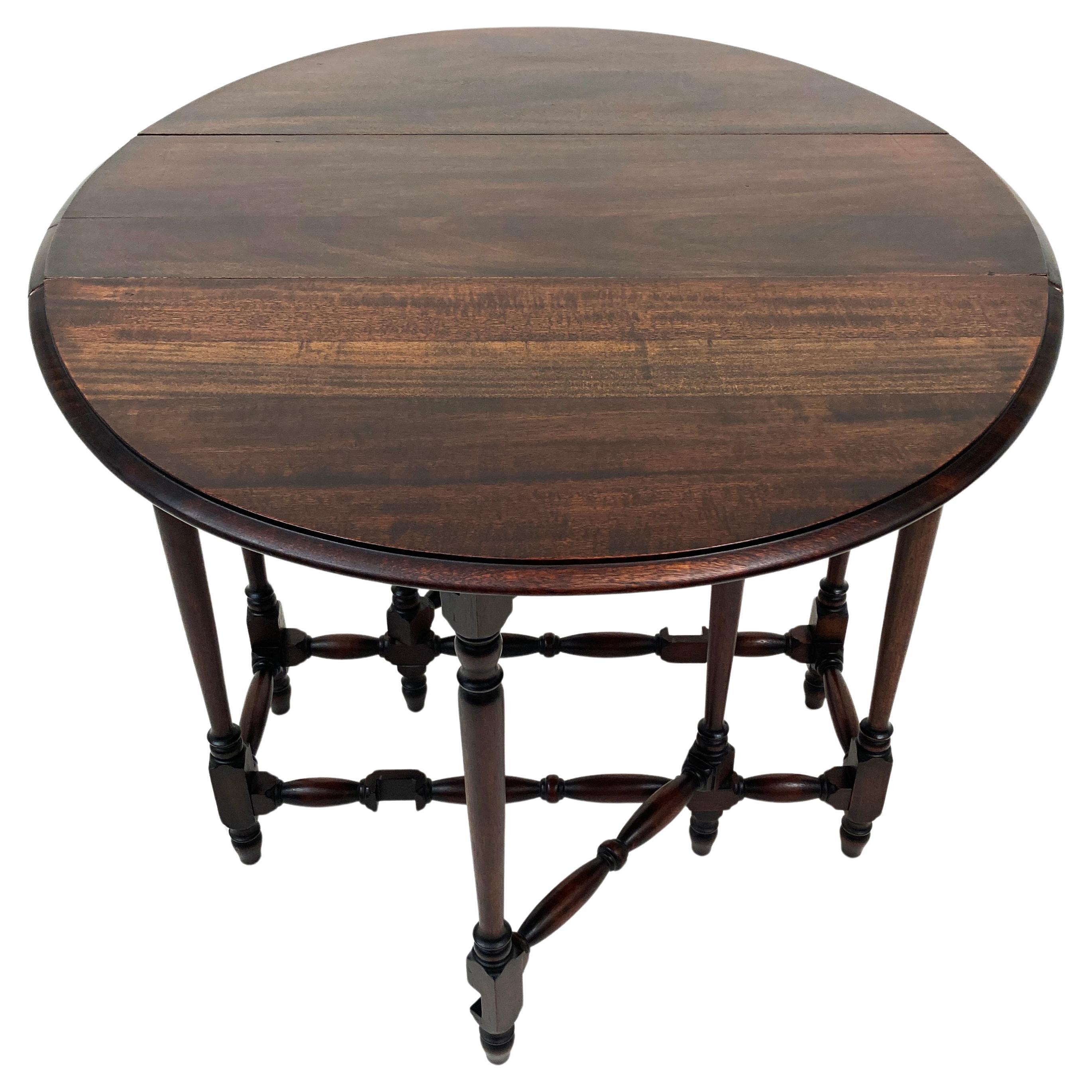 Late 18th Century English William and Mary Drop Leaf Gate-Leg Walnut Table For Sale