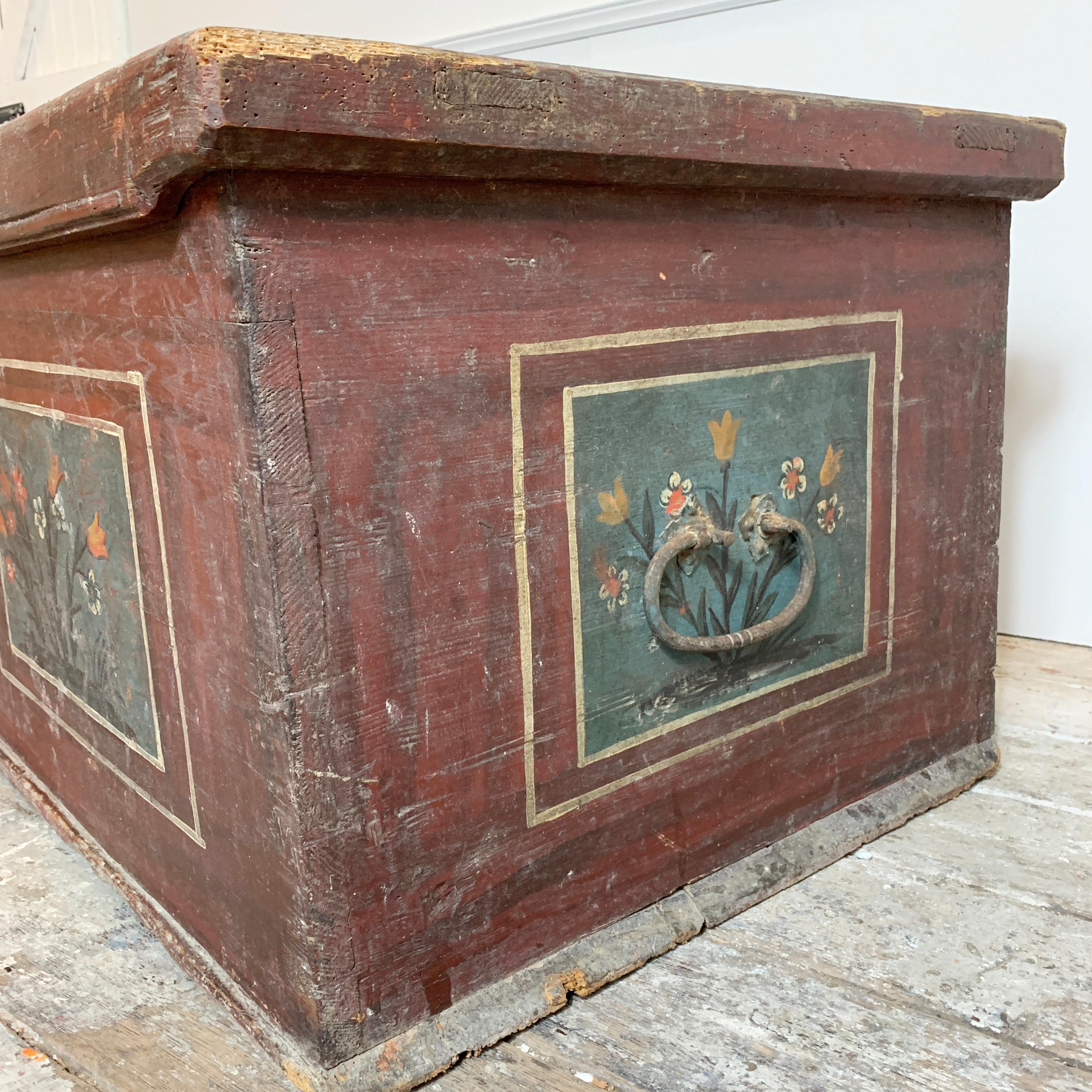 Late 18th Century European Hand Painted Marriage Chest In Good Condition In Hastings, GB