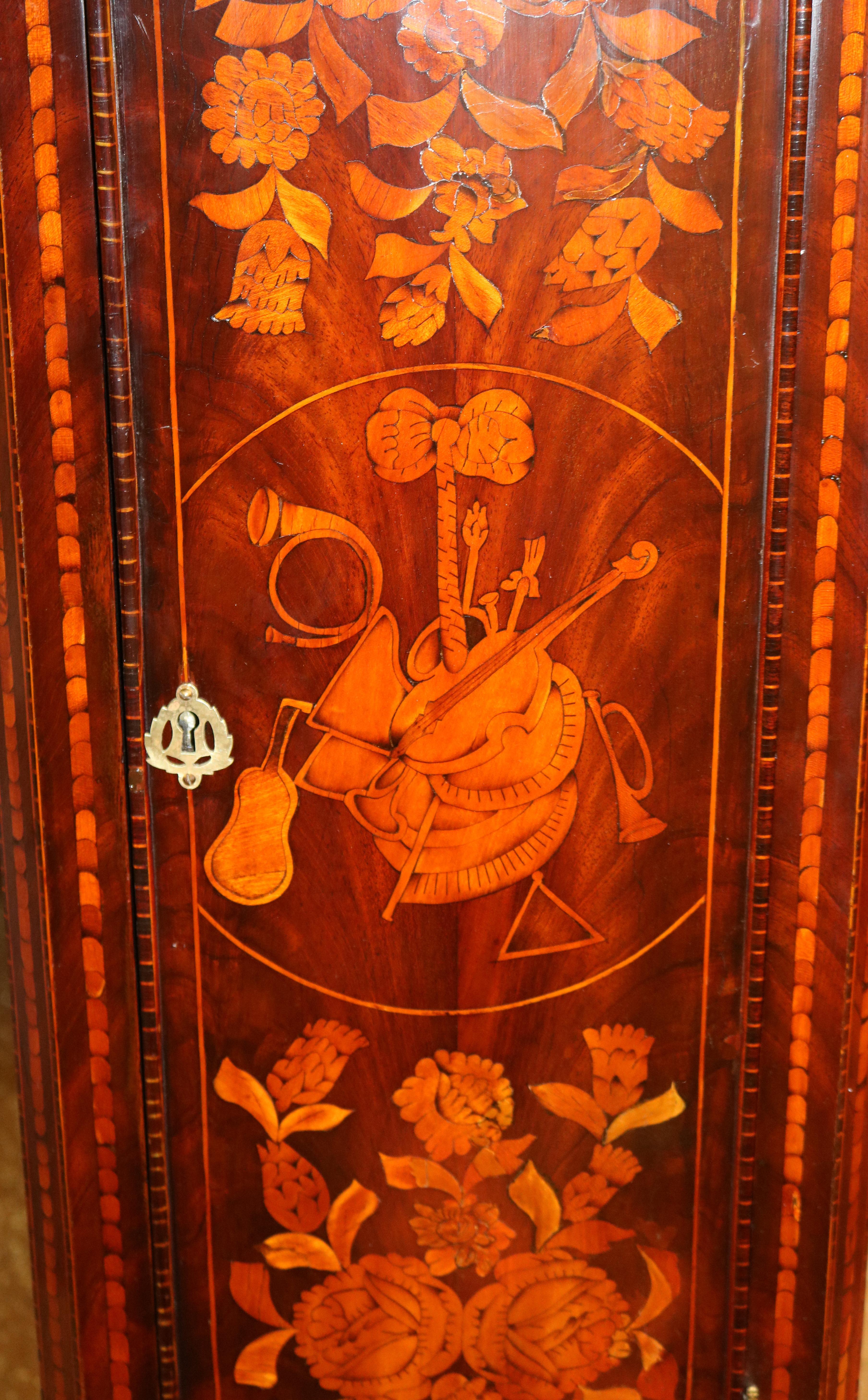 Horloge grand-père à grande caisse en marqueterie hollandaise figurative de la fin du XVIIIe siècle  en vente 10