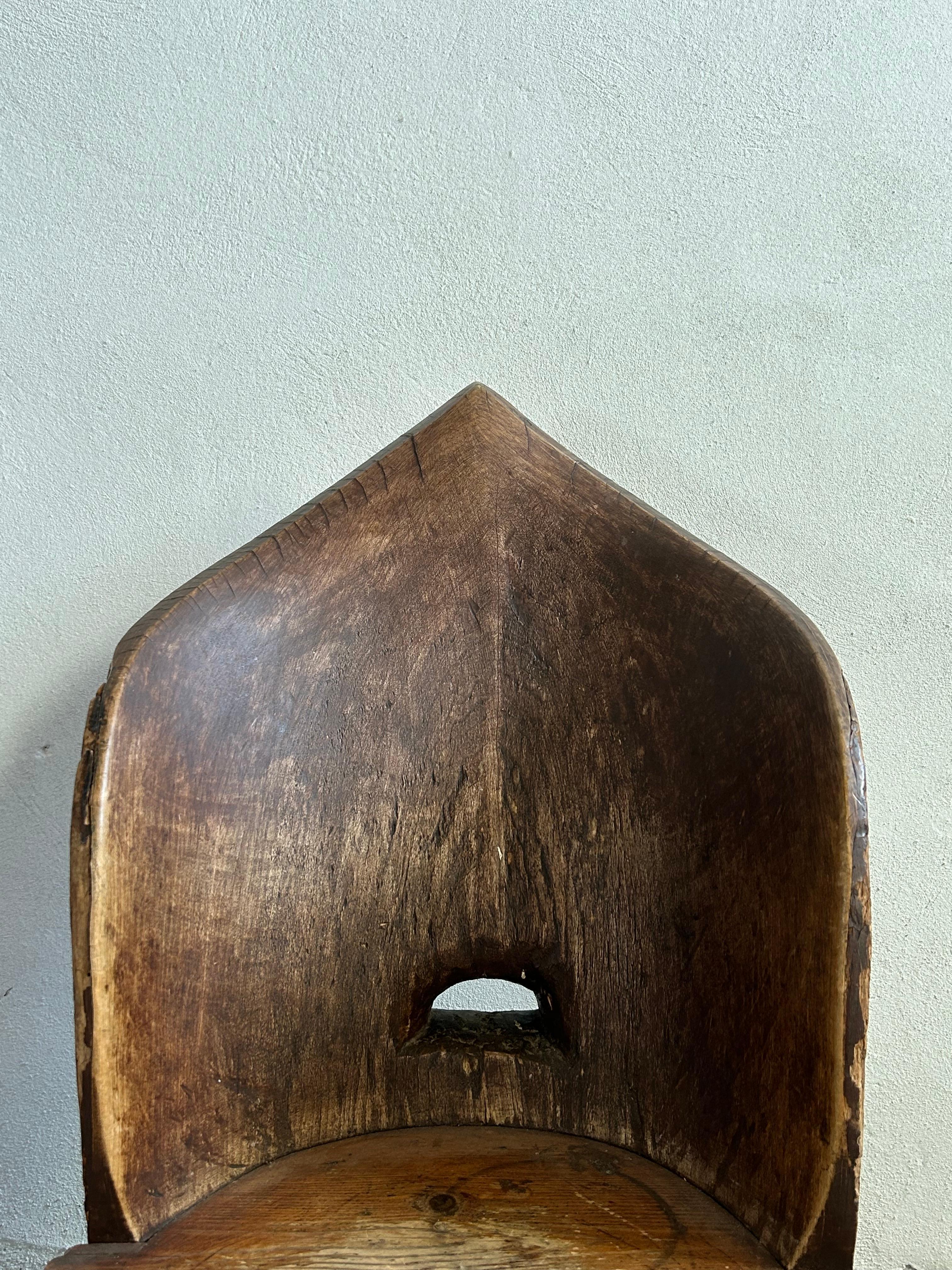 An exceptional Scandinavian folk art chair dating to circa 1790, originating from the border region between Norway and Sweden. Hand-carved from solid wood, this remarkable piece embodies the craftsmanship and rustic aesthetics of 18th-century Nordic