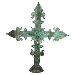Croix de procession française de la fin du 18e siècle en bronze de forme de fleur de lys