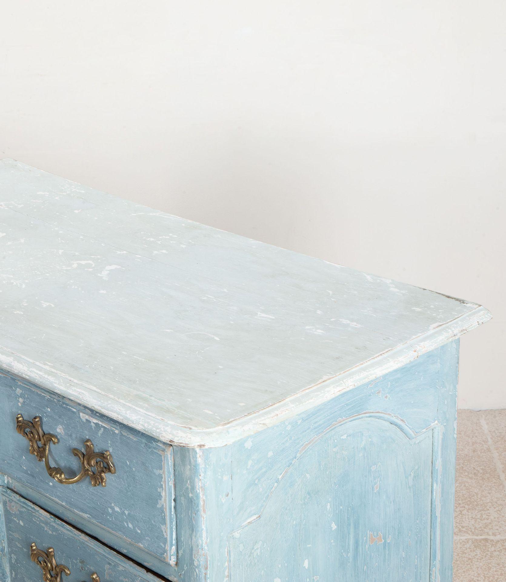 Wood Late 18th Century French Commode For Sale