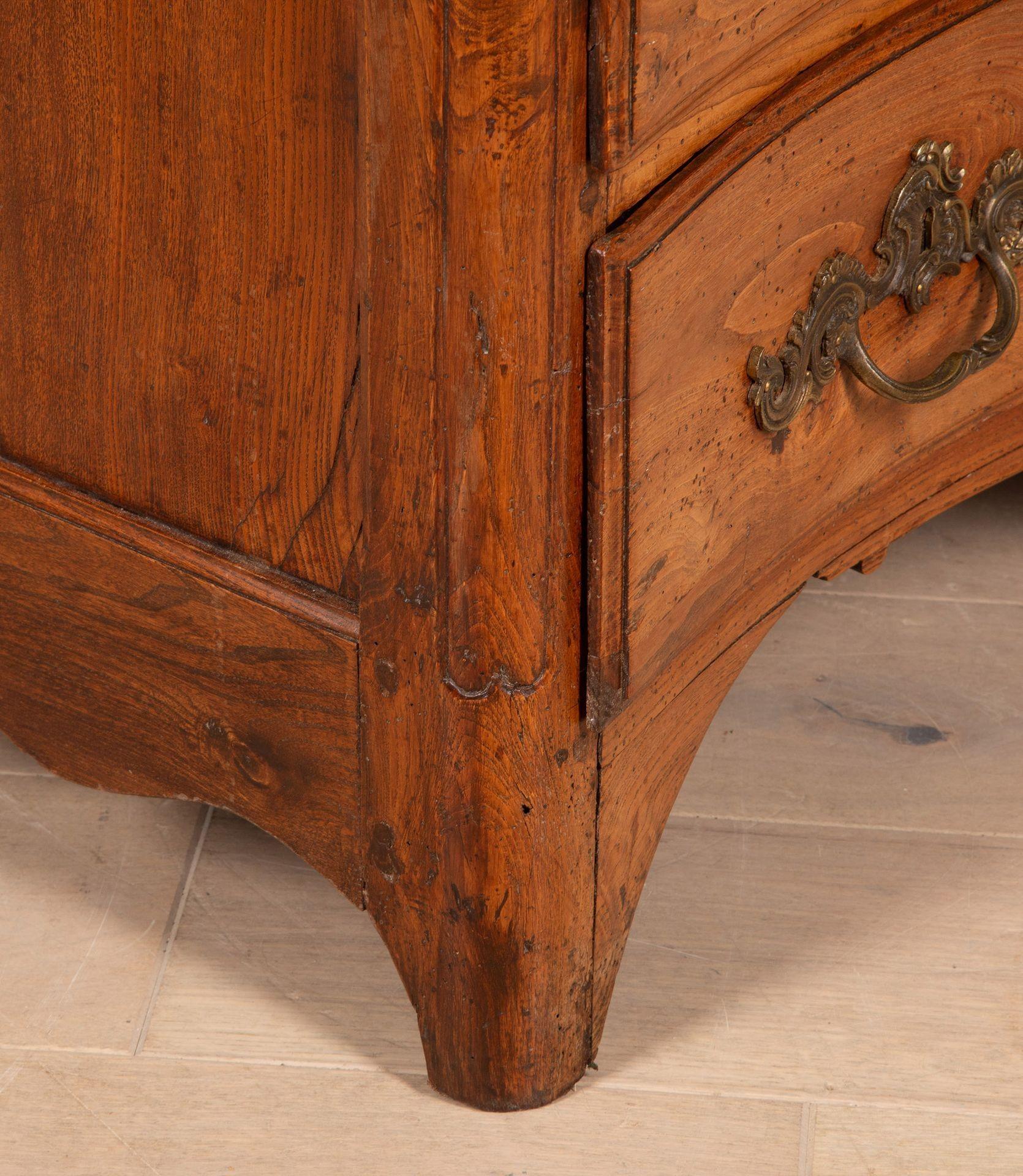 Commode francese della fine del XVIII secolo proveniente dal Perigord in vendita 5