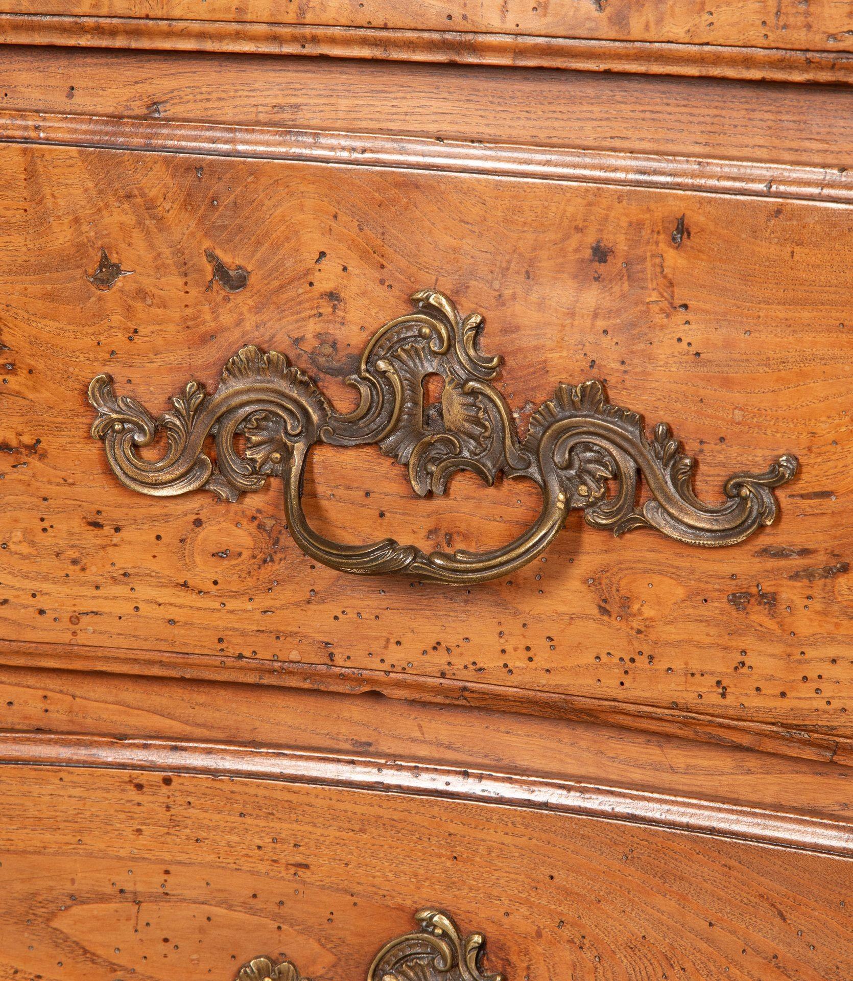 Commode francese della fine del XVIII secolo proveniente dal Perigord In condizioni buone in vendita a Gloucestershire, GB