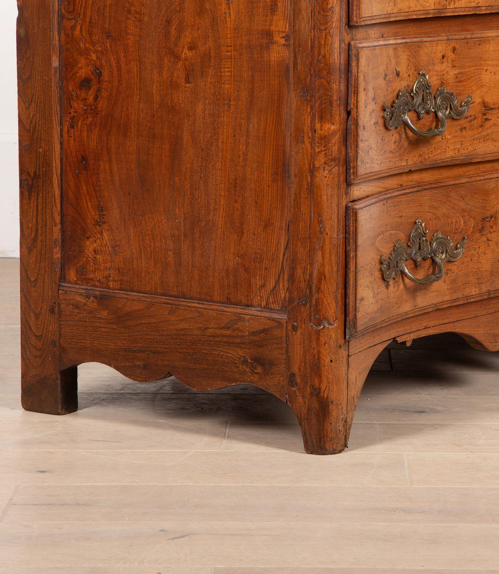 Commode francese della fine del XVIII secolo proveniente dal Perigord in vendita 2