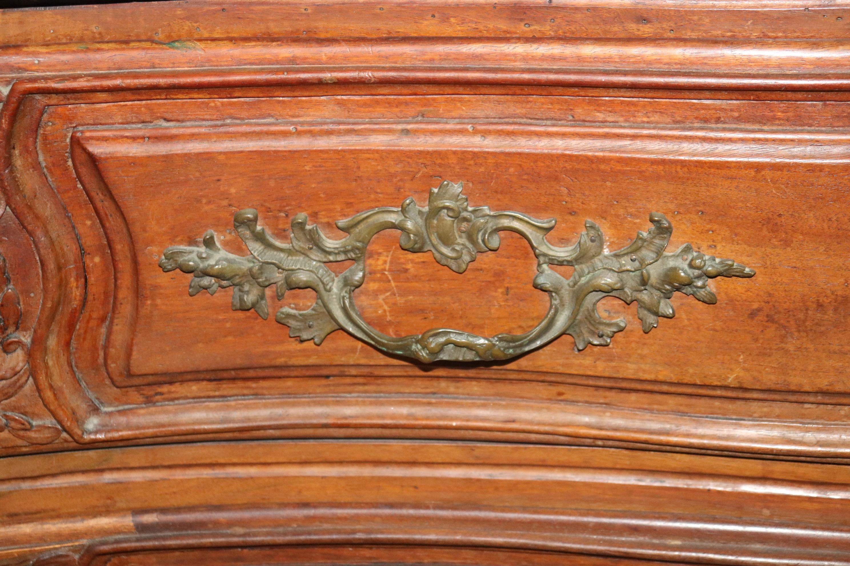 Late 18th Century French Country Walnut Commode with Bronze Hardware In Good Condition For Sale In Swedesboro, NJ